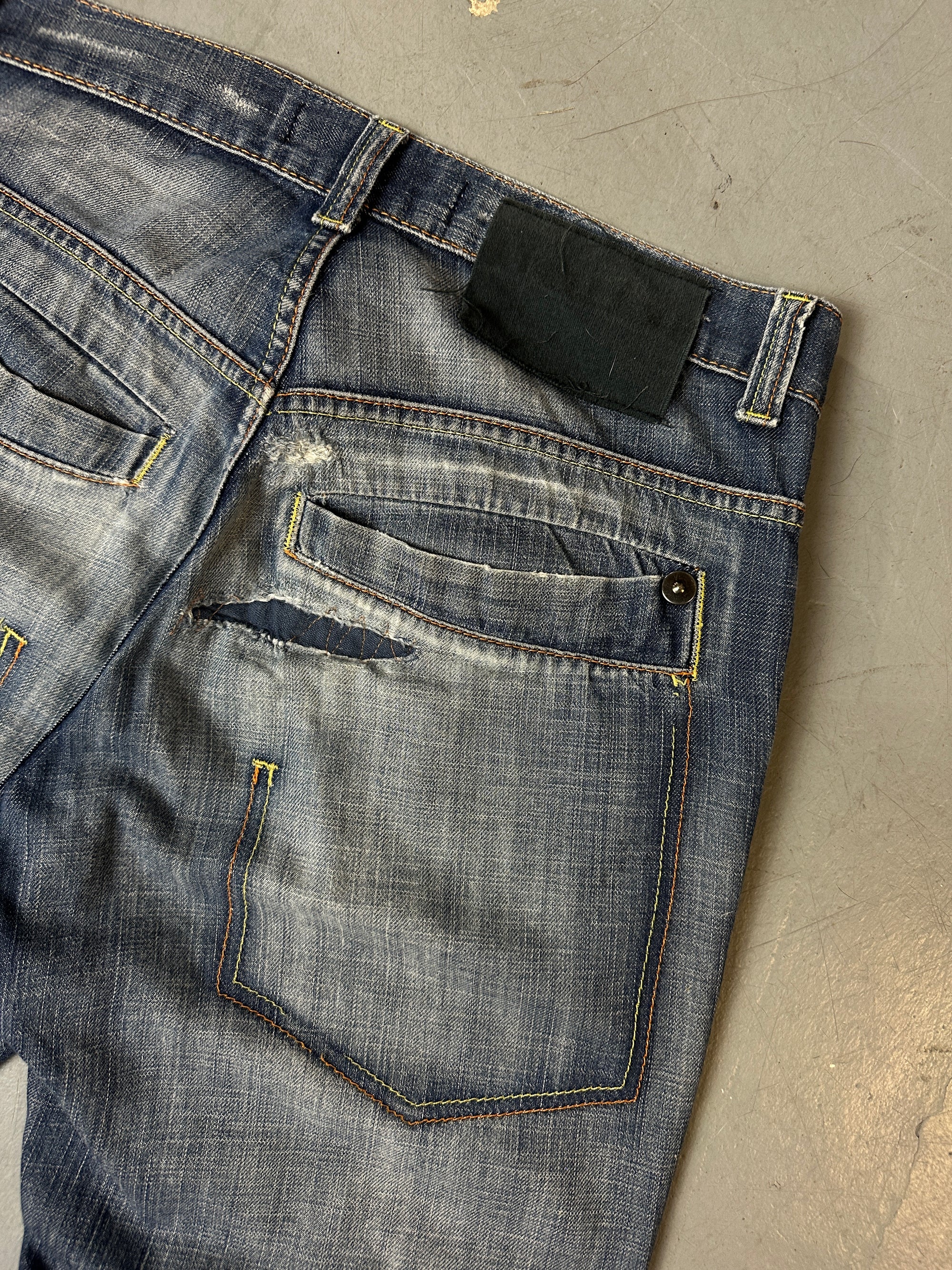 Detailbild von Vintage Blue Pocket Denim von hinten