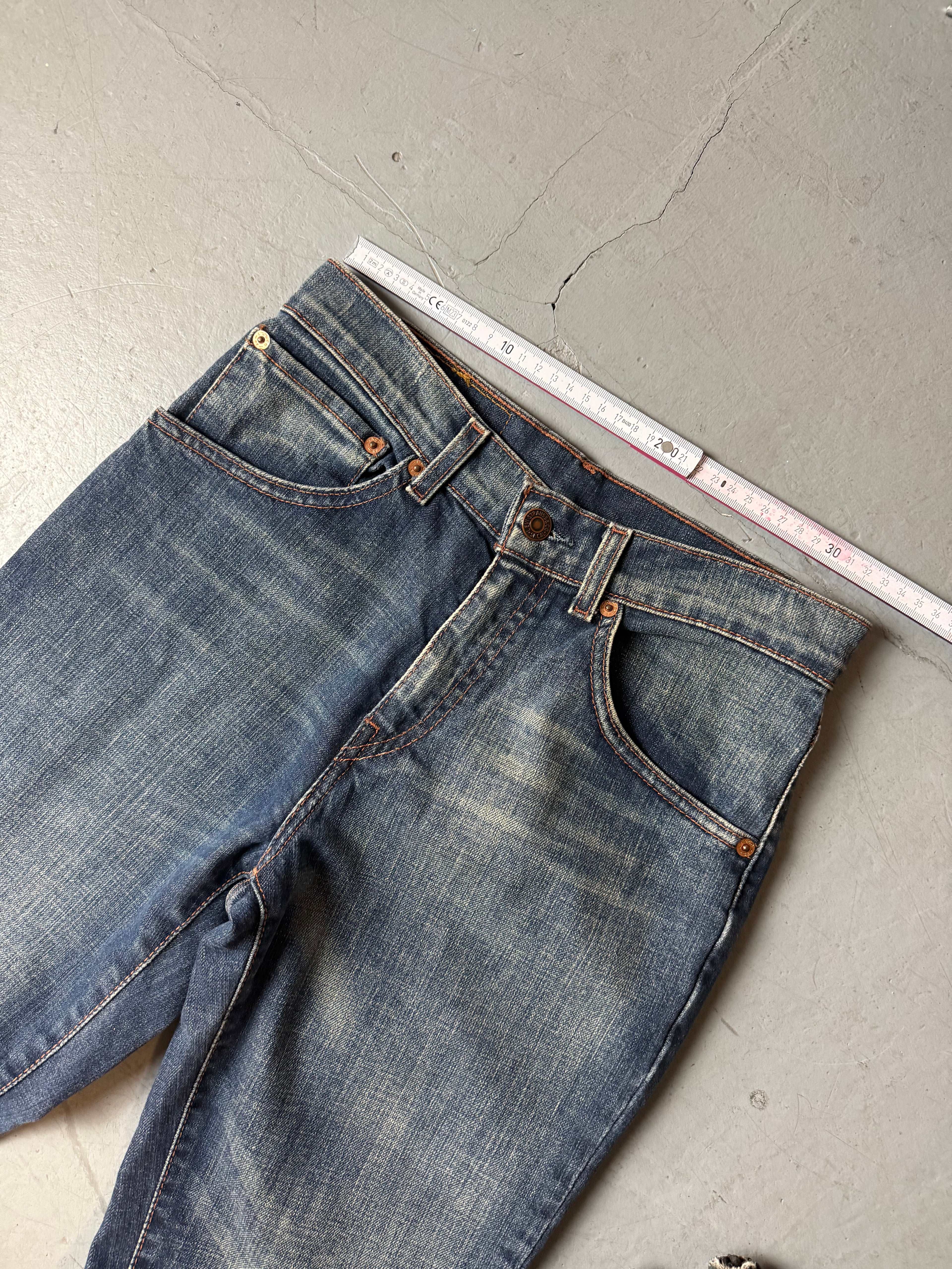 Vintage Levi’s 525 Mid Waist Bootcut Jeans für Damen. Y2K Second Hand 2000s Fashion