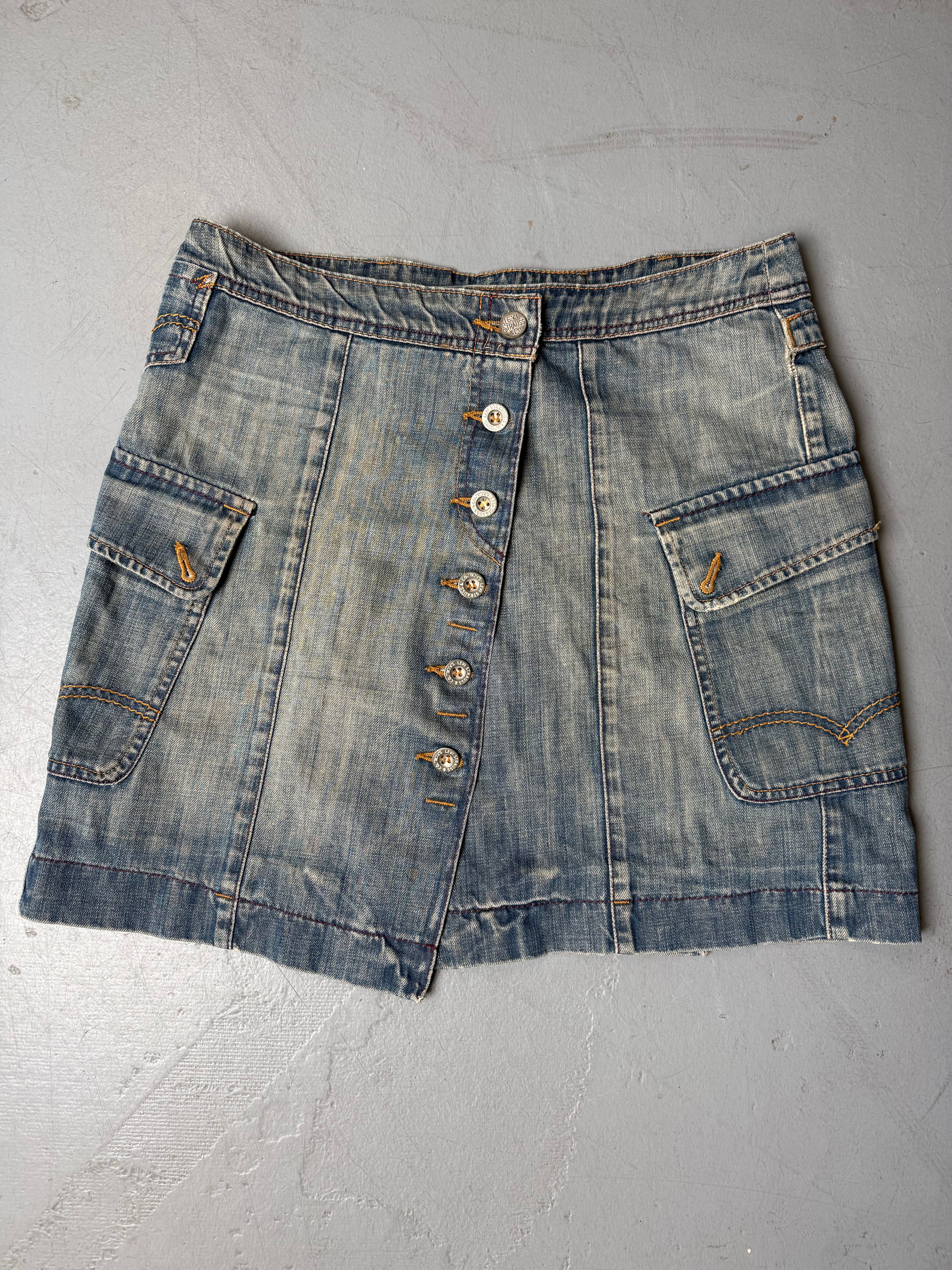 Vintage Levi’s Button Up Midi Denim Skirt für Damen. Y2K Secondhand 2000s Fashion.