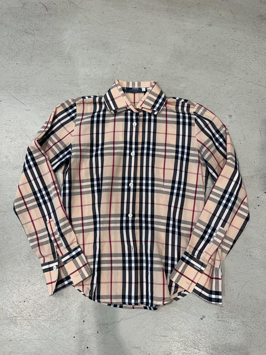 Vintage Brown Shirt für Damen. Y2K Second Hand 2000s Fashion.