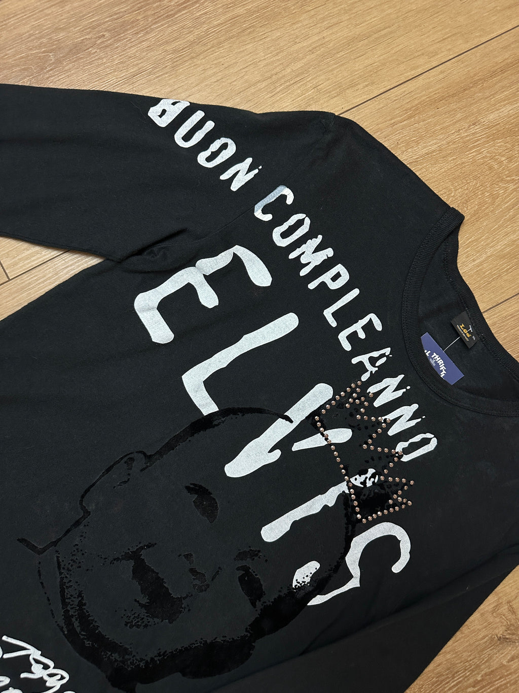 Detailbild Vintage Black Lee Longsleeve von vorne 