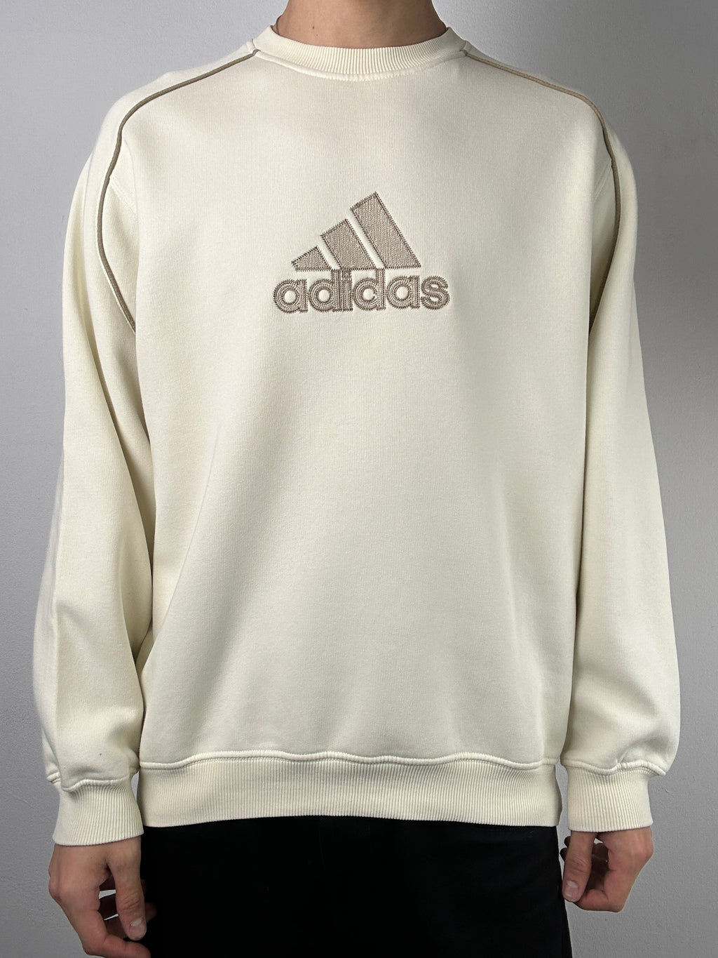 Vintage Adidas Cream Crewneck Sweater 2002 für Männer. Y2K Secondhand 2000s Fashion