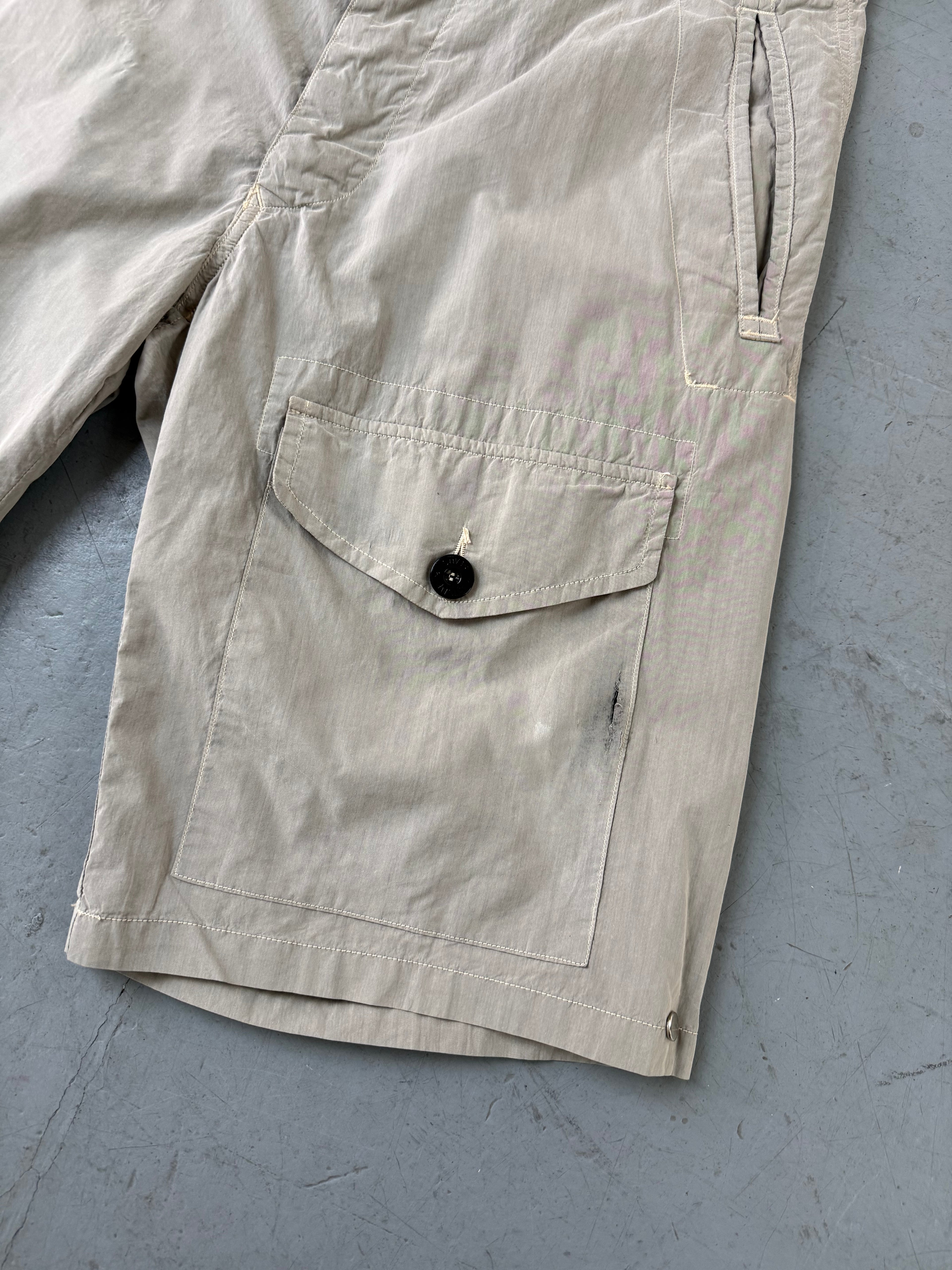 Vintage Stone Island Beige Shorts für Herren. Y2K Second Hand 2000s Fashion