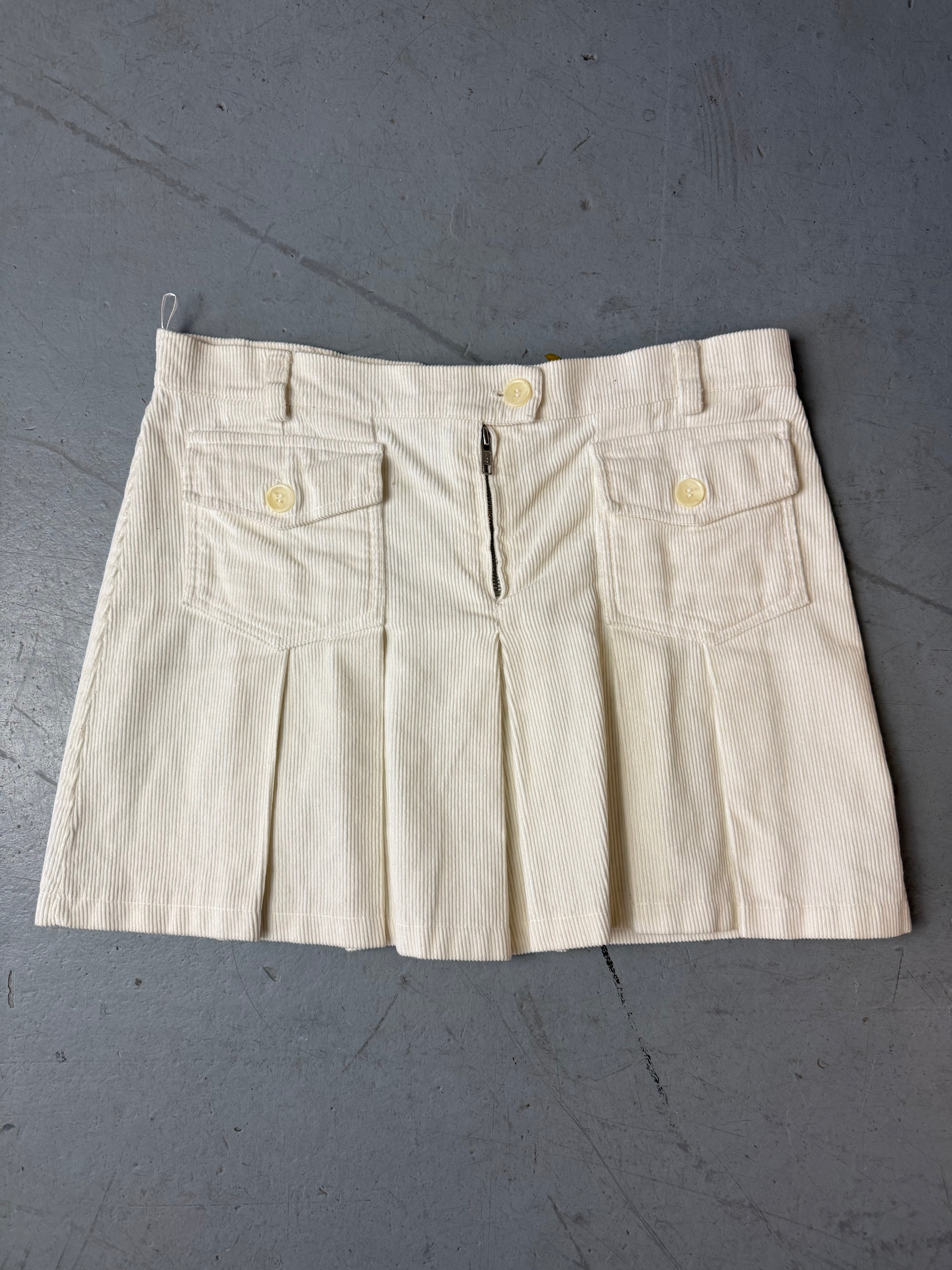 Vintage White Pleated Cord Mini Skirt für Damen. Y2K Secondhand 2000s Fashion.