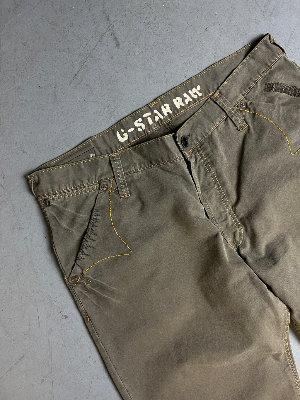 Detailliertes Produktbild von Vintage G-Star Raw Denim M/L von vorne 