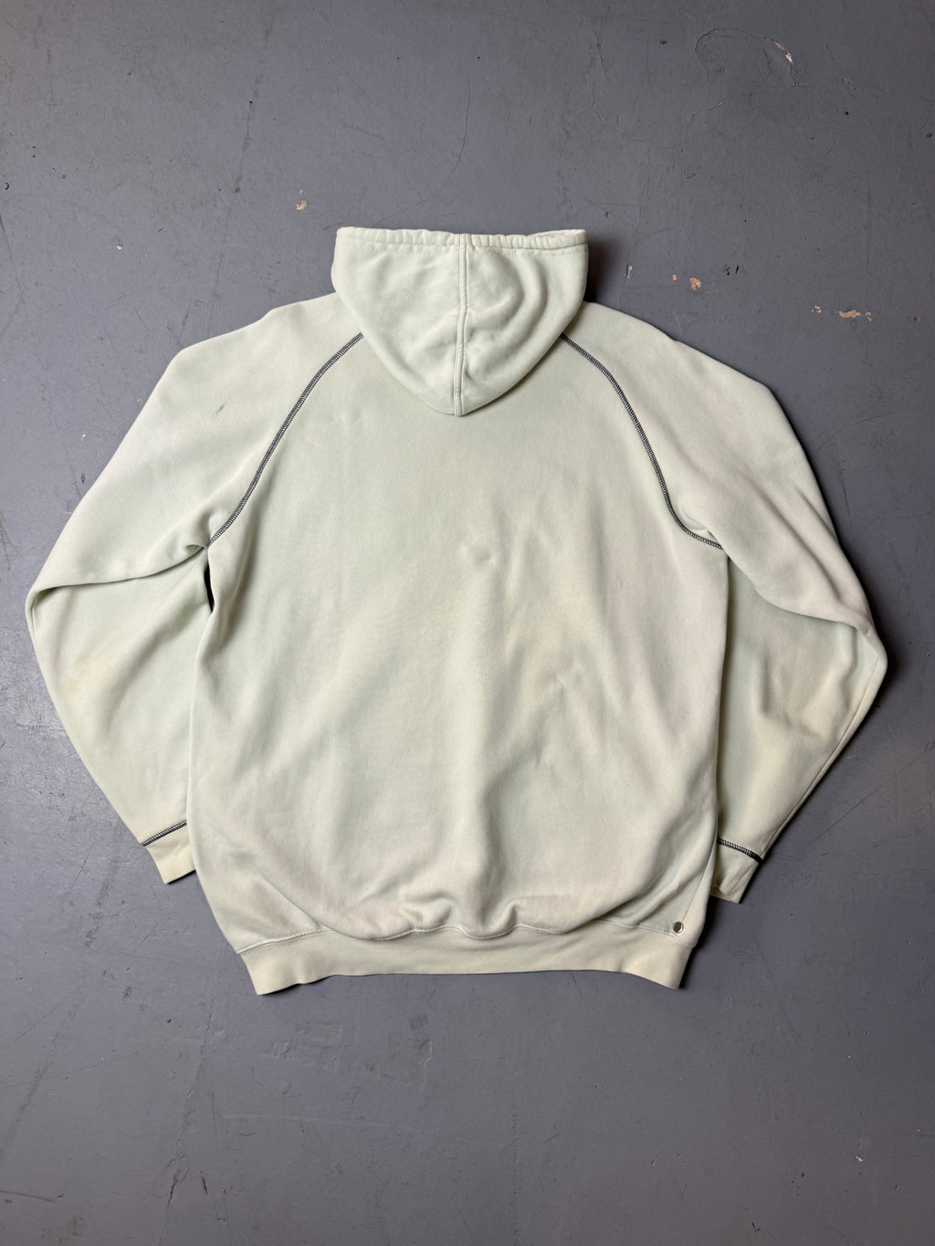 Produktbild von Vintage Adidas AAC Cream Hoodie von vorne