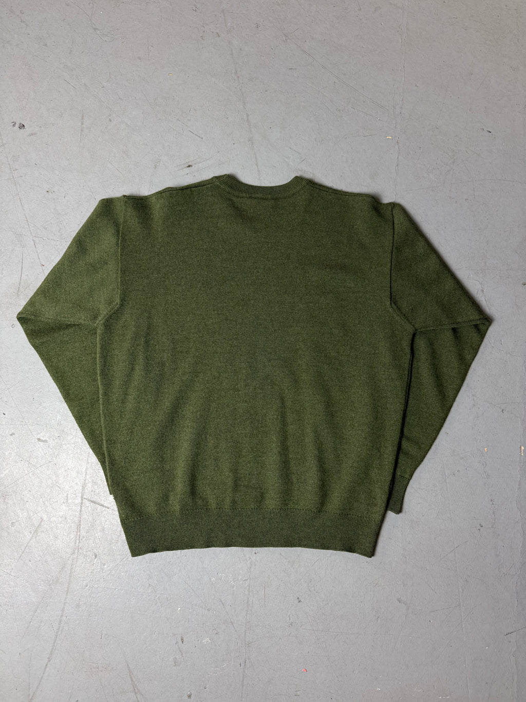 Produktbild von einem Vintage Lacoste Green Knit Sweater von hinten