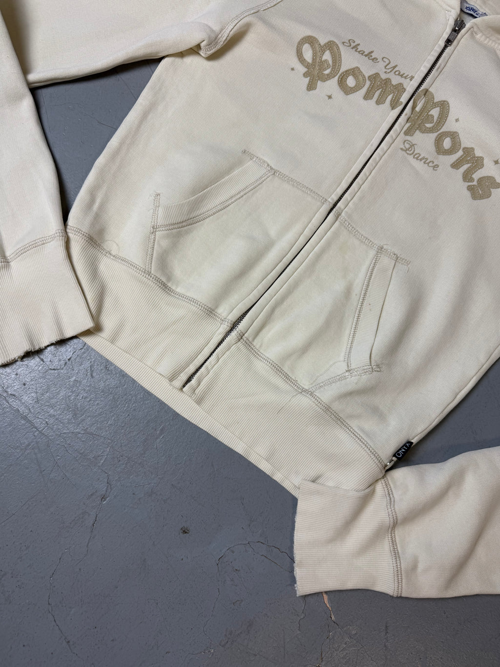 Cream Zip Up Hoodie von Onyx in Größe S mit Print vorne 