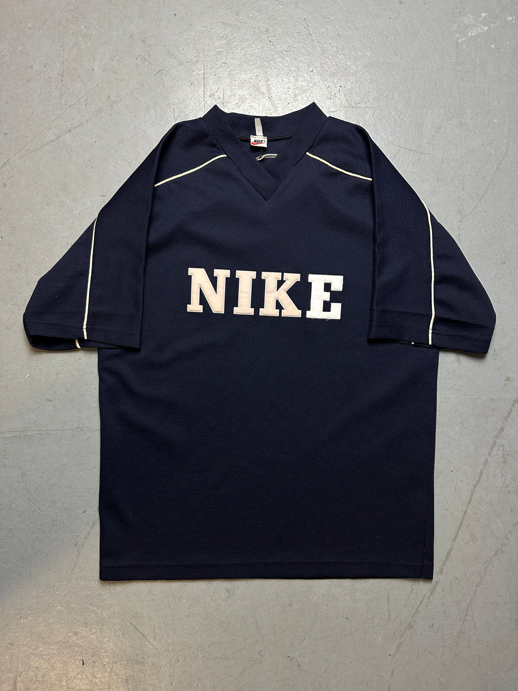 Produktbild von einem Vintage Nike Blue T-Shirt von vorne