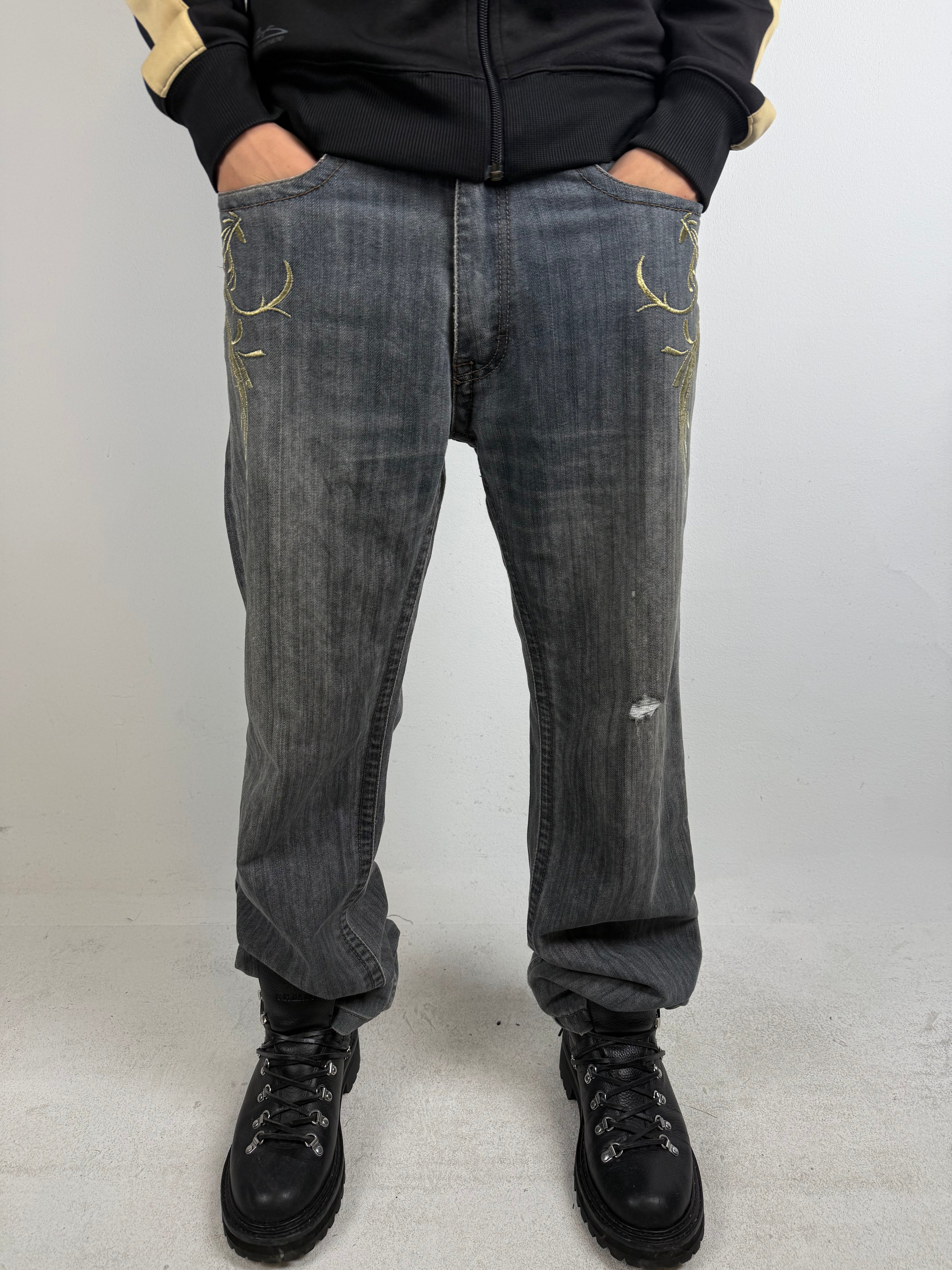 Tragebild von Vintage Japanese Golden Stitched Baggy Denim S/M von vorne