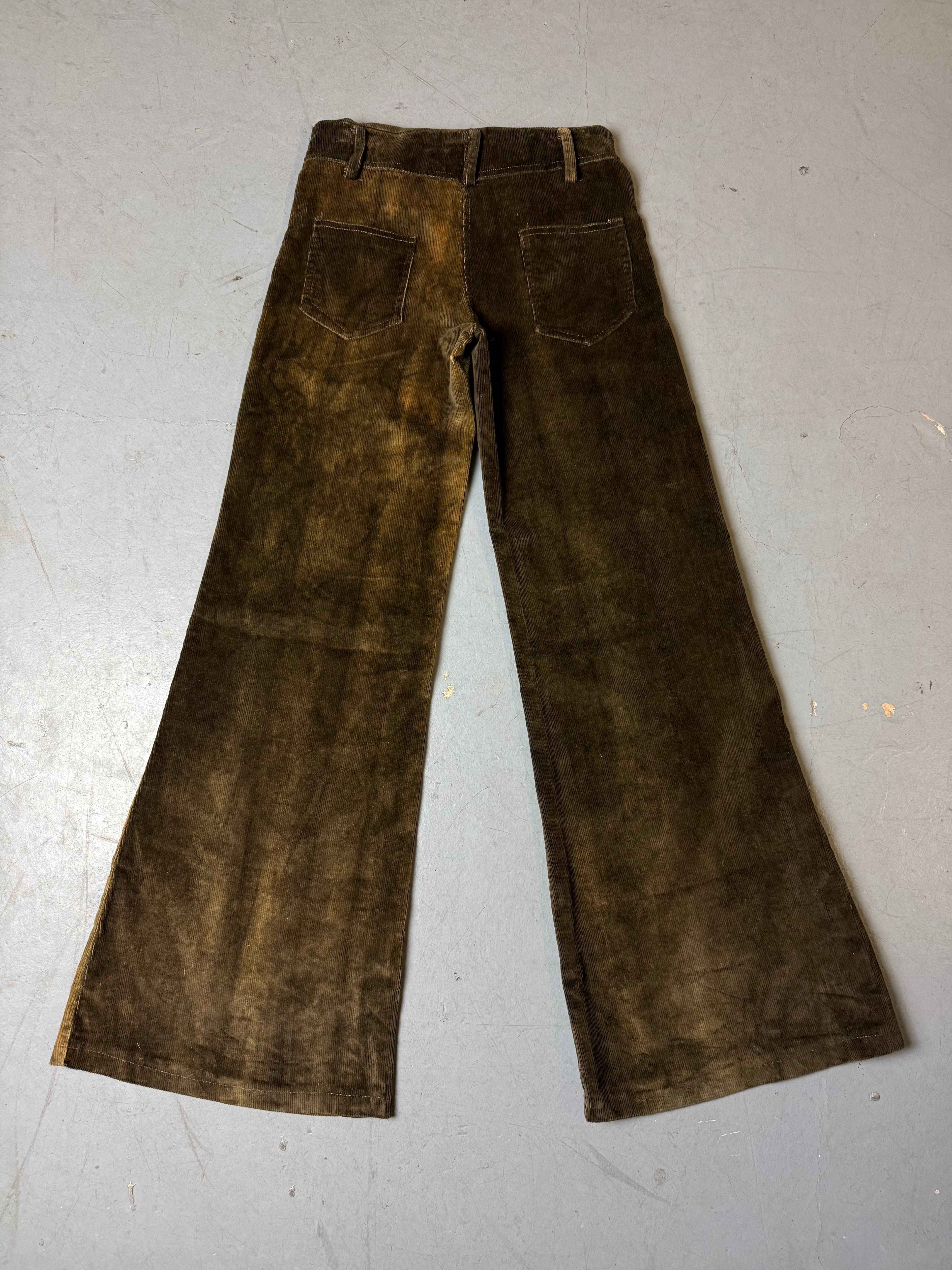 Produktbild von einer Vintage Skandal Brown Cord Pants von hinten
