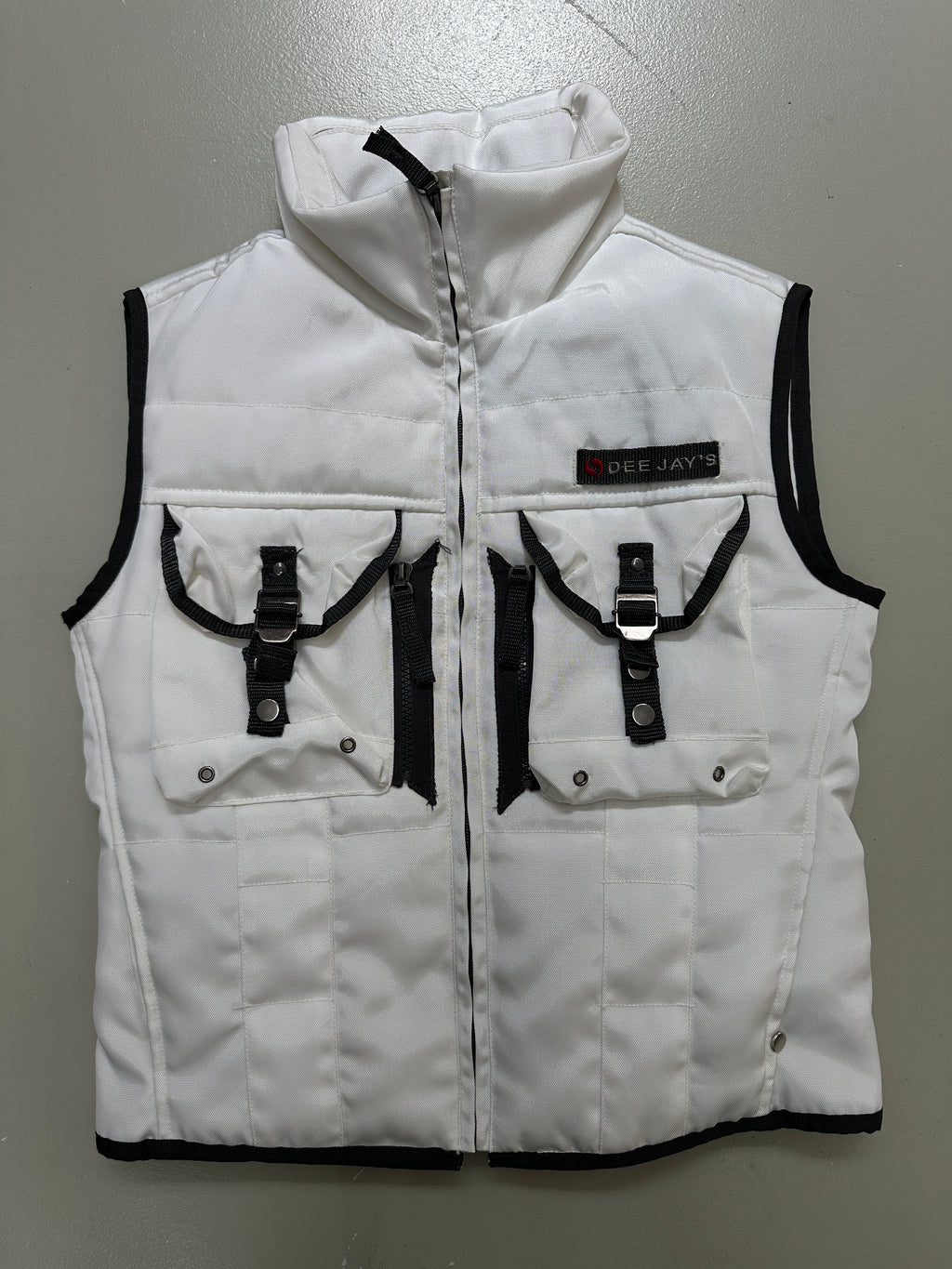 Vintage White Utility Puffer Vest für Herren. Y2K Second Hand 2000s Fashion