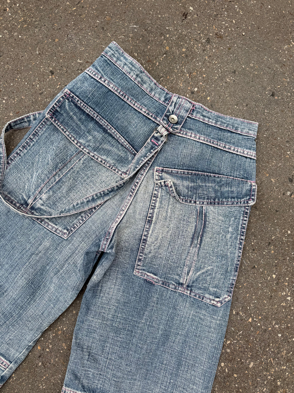 Detailliertes Produktbild von Vintage Cargo Denim mit Pink Stitching XXS von hinten