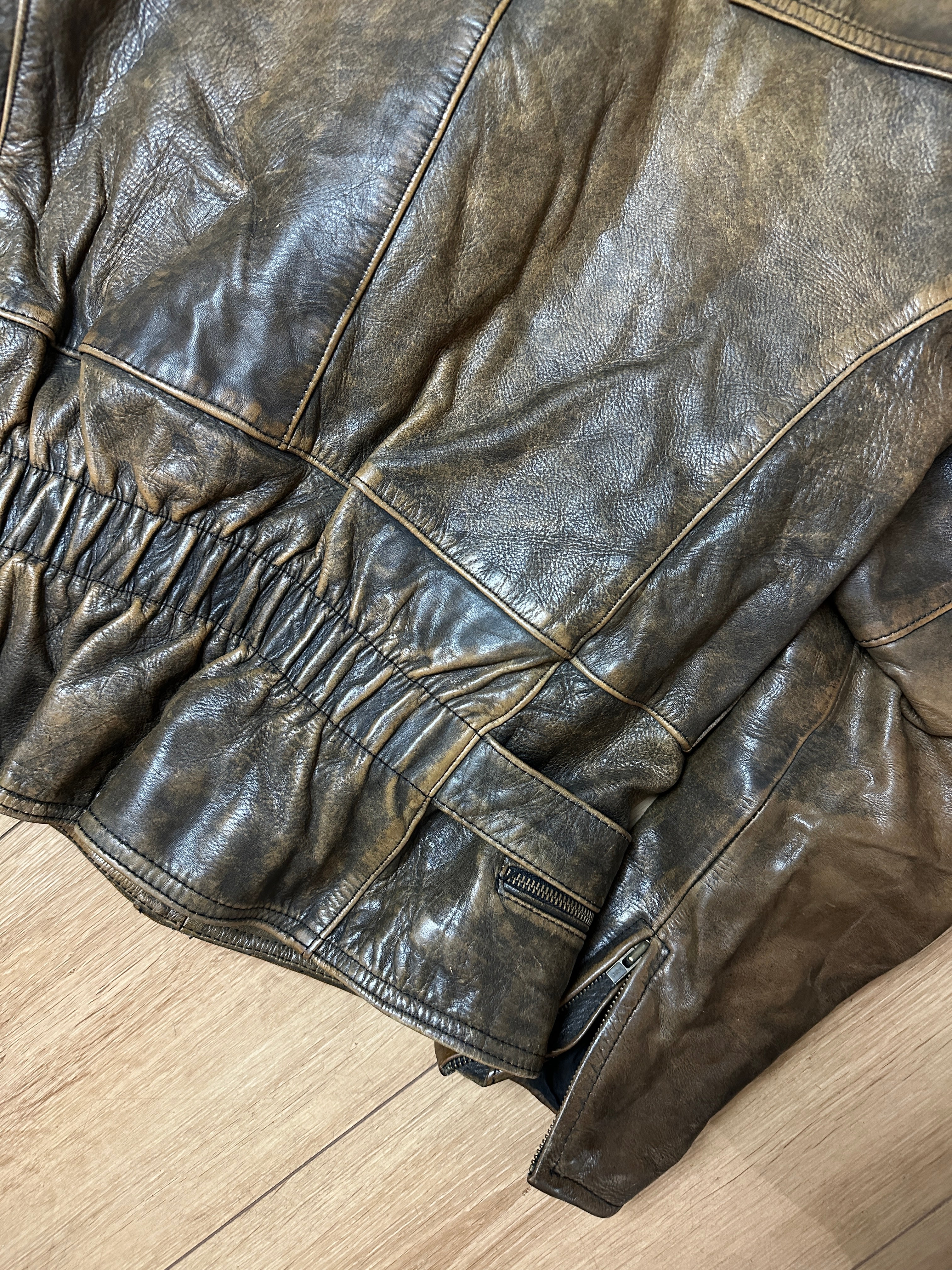 Detailbild von einer Vintage Brown Leather Biker Jacket von hinten
