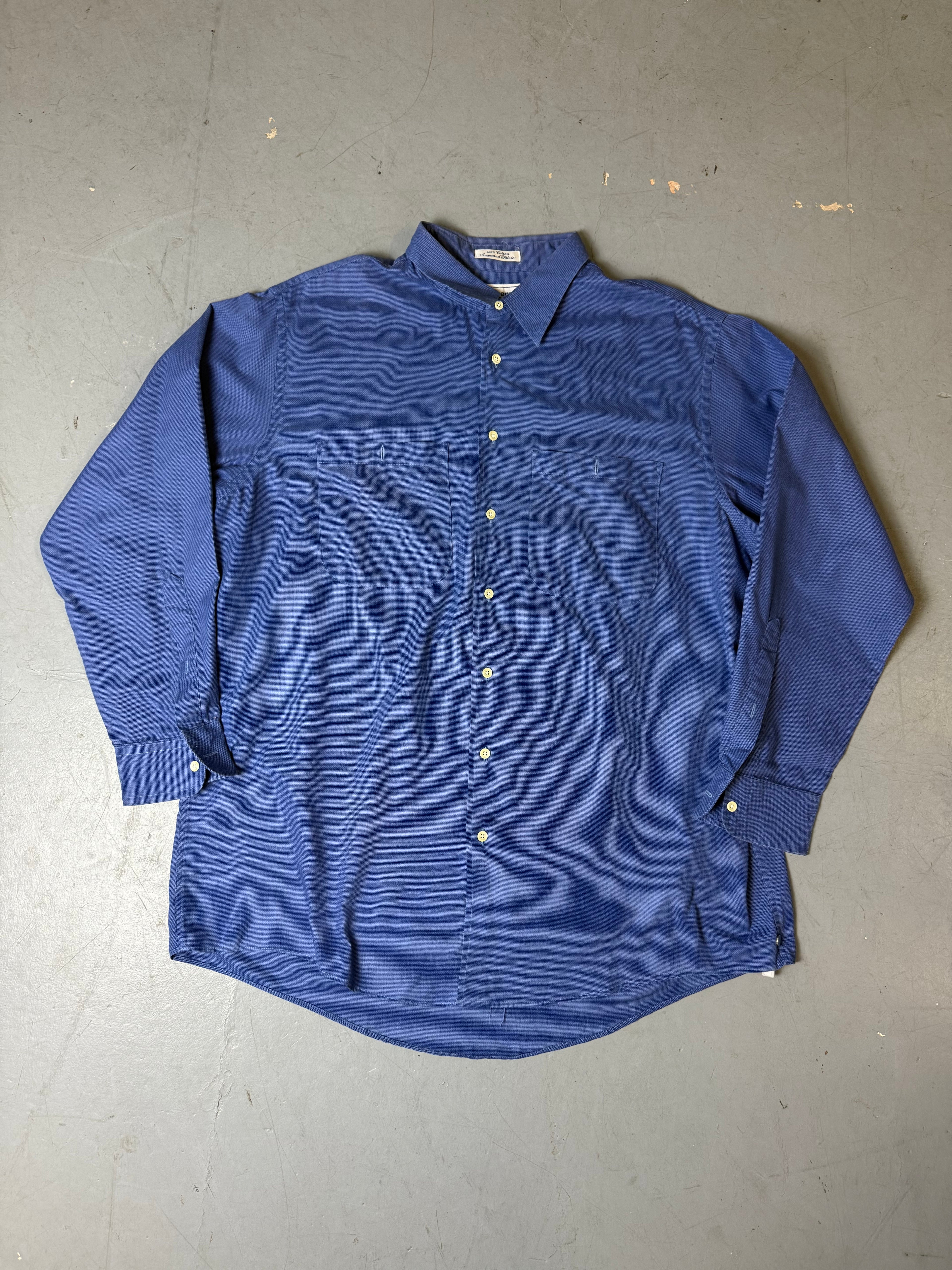 Produktbild von Blauem Burberry Hemd auf graue Grund 