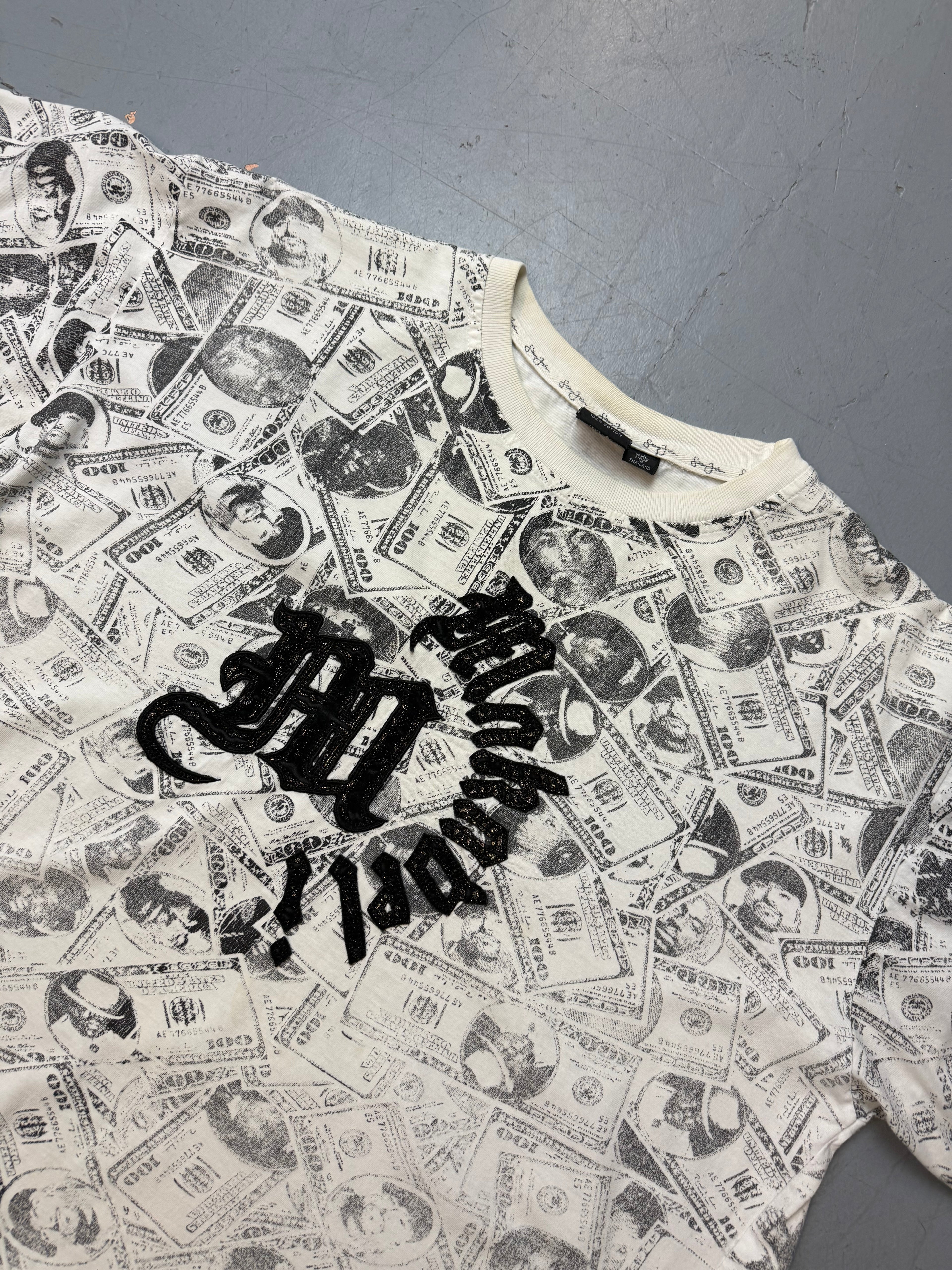 Vintage Sean John Money Printed T-Shirt mit schwarzem details für Herren. Y2K Second Hand 2000s Fashion 