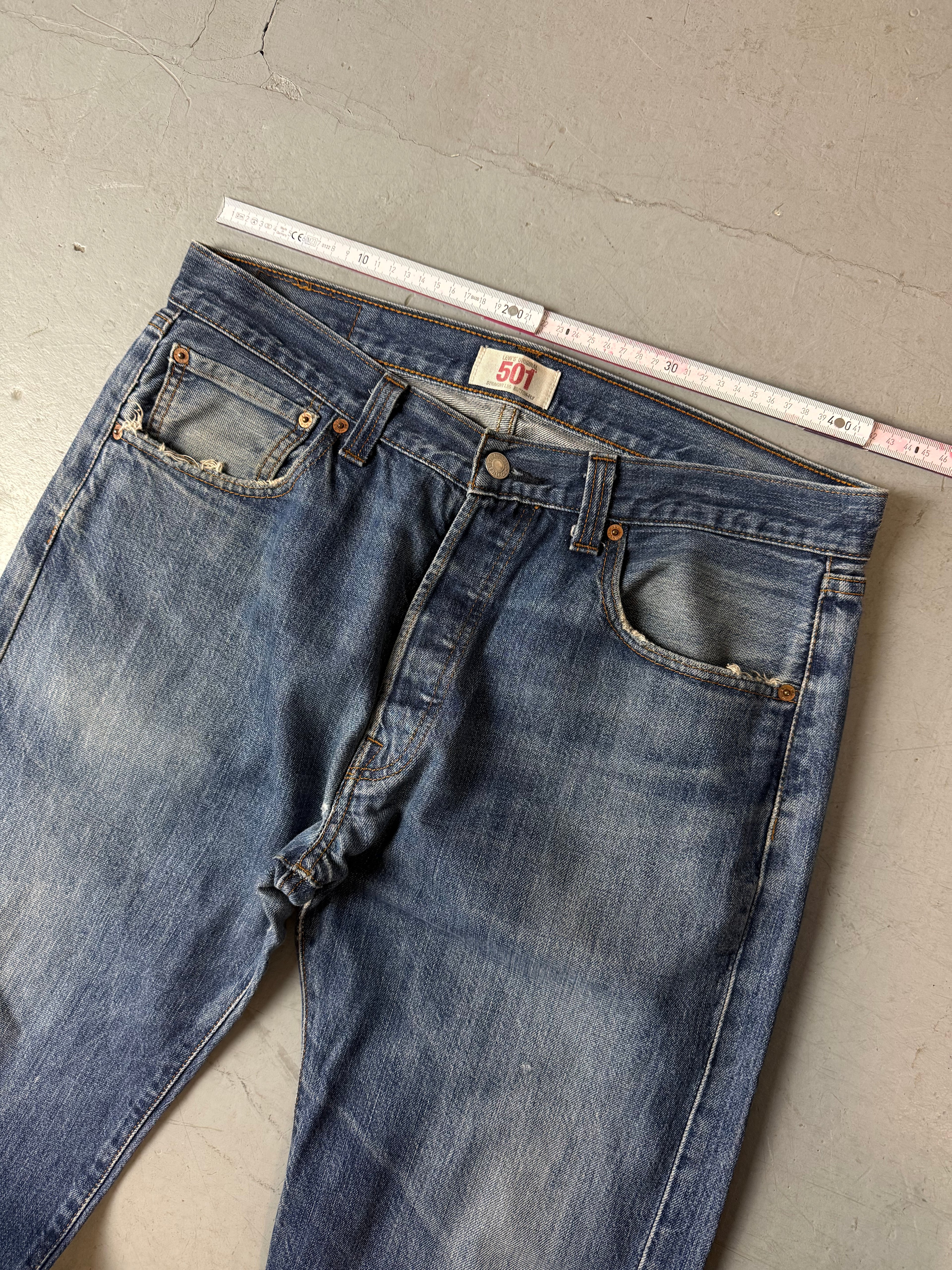 Vintage Levis 501 Baggy Straight Leg Denim für Herren. Y2K Second Hand 2000s Fashion