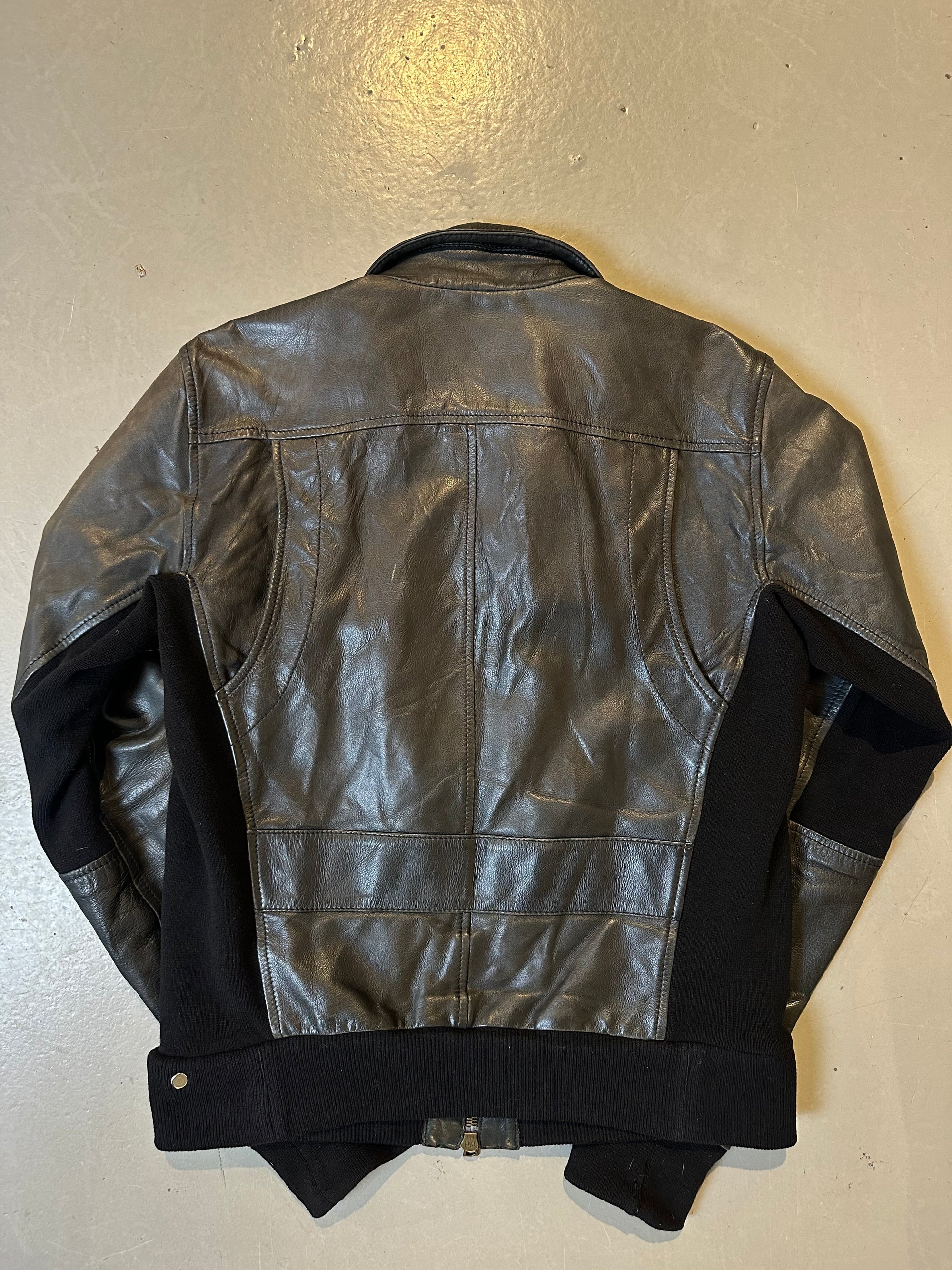 Produktbild schwarze Lederjacke, Rückseite