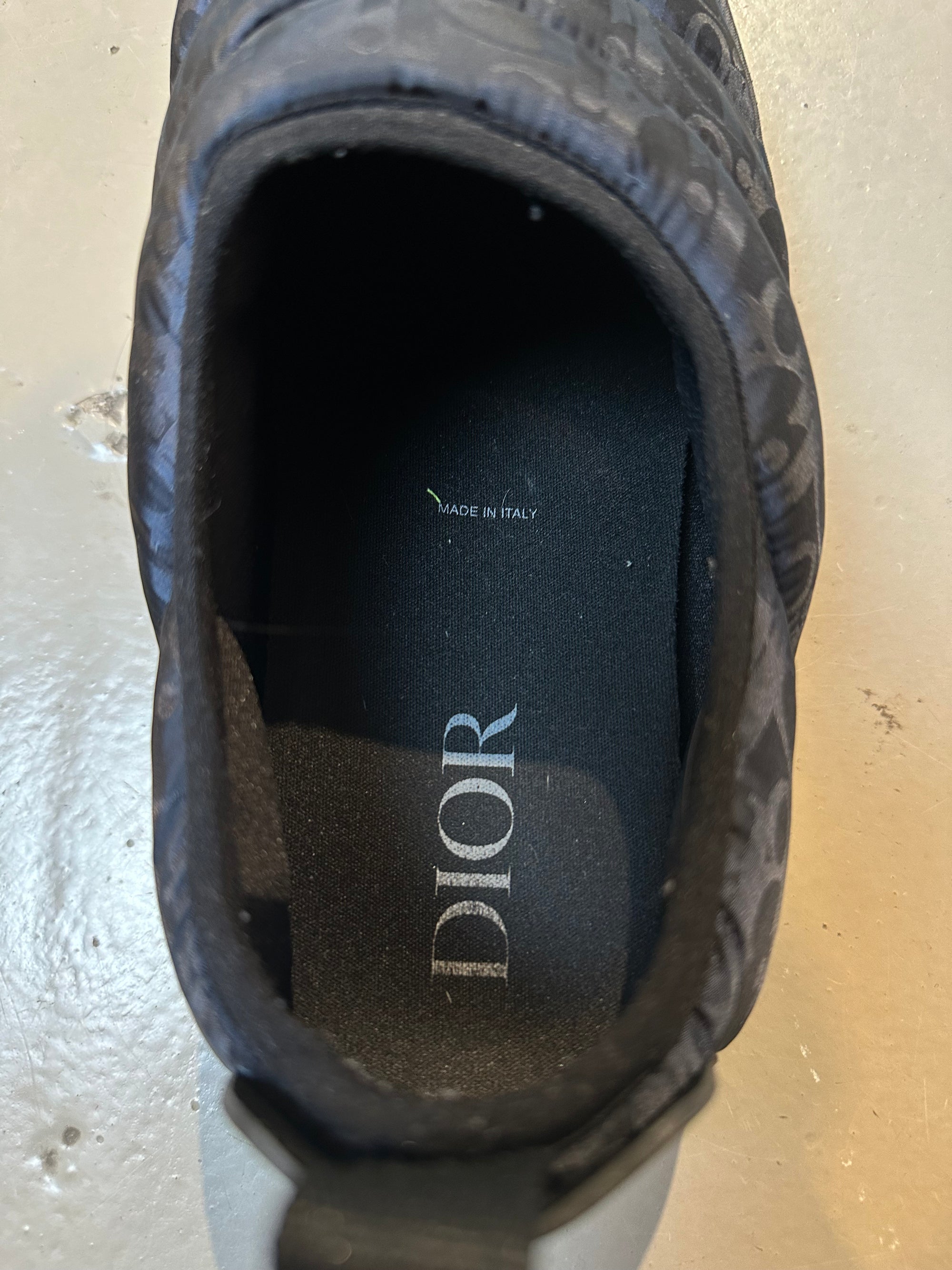 Trage Bild der Vintage Dior Puffer Shoe von innen