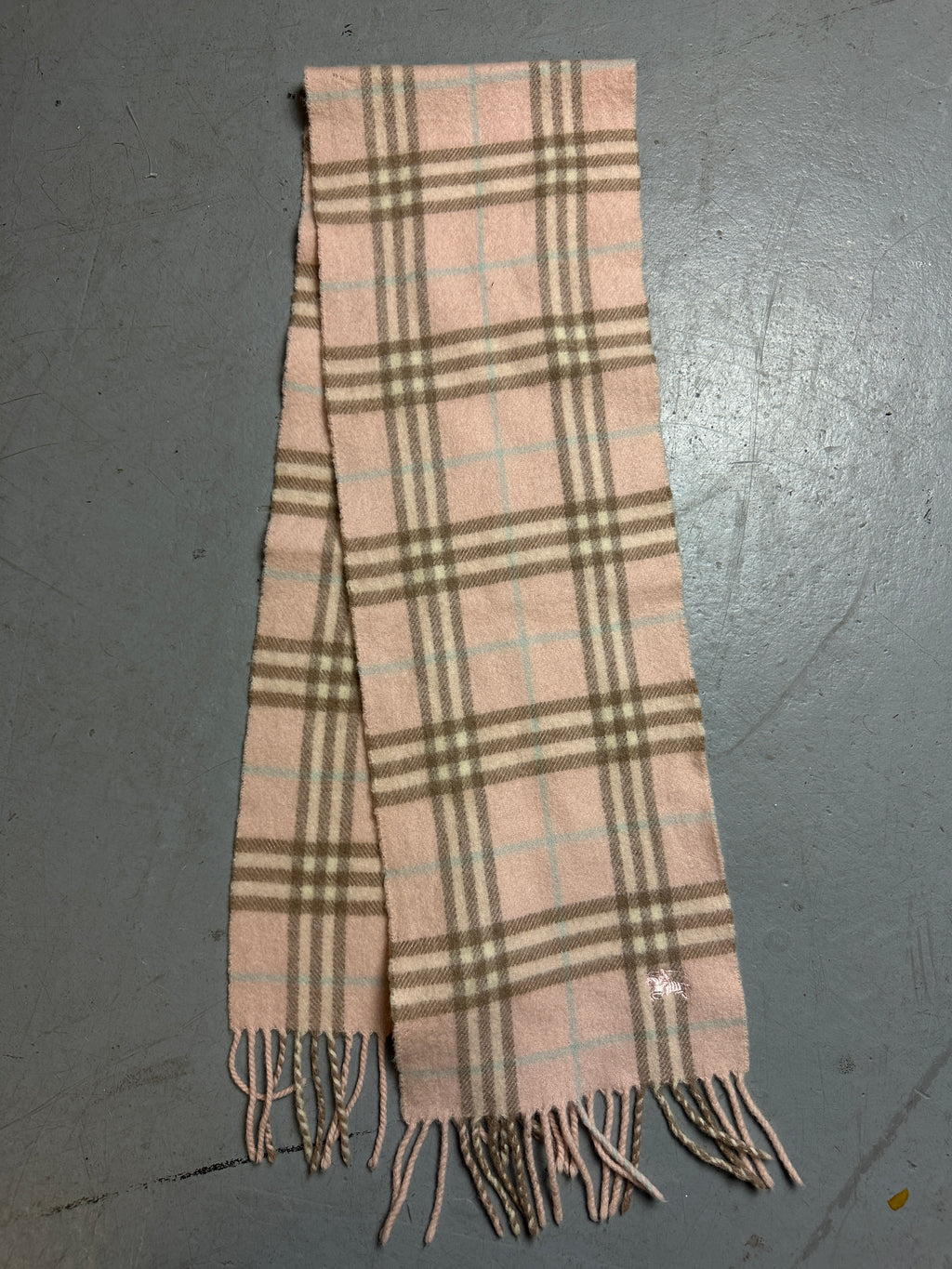 Produktbild Vintage Pink Burberry Knit Scarf von vorne 