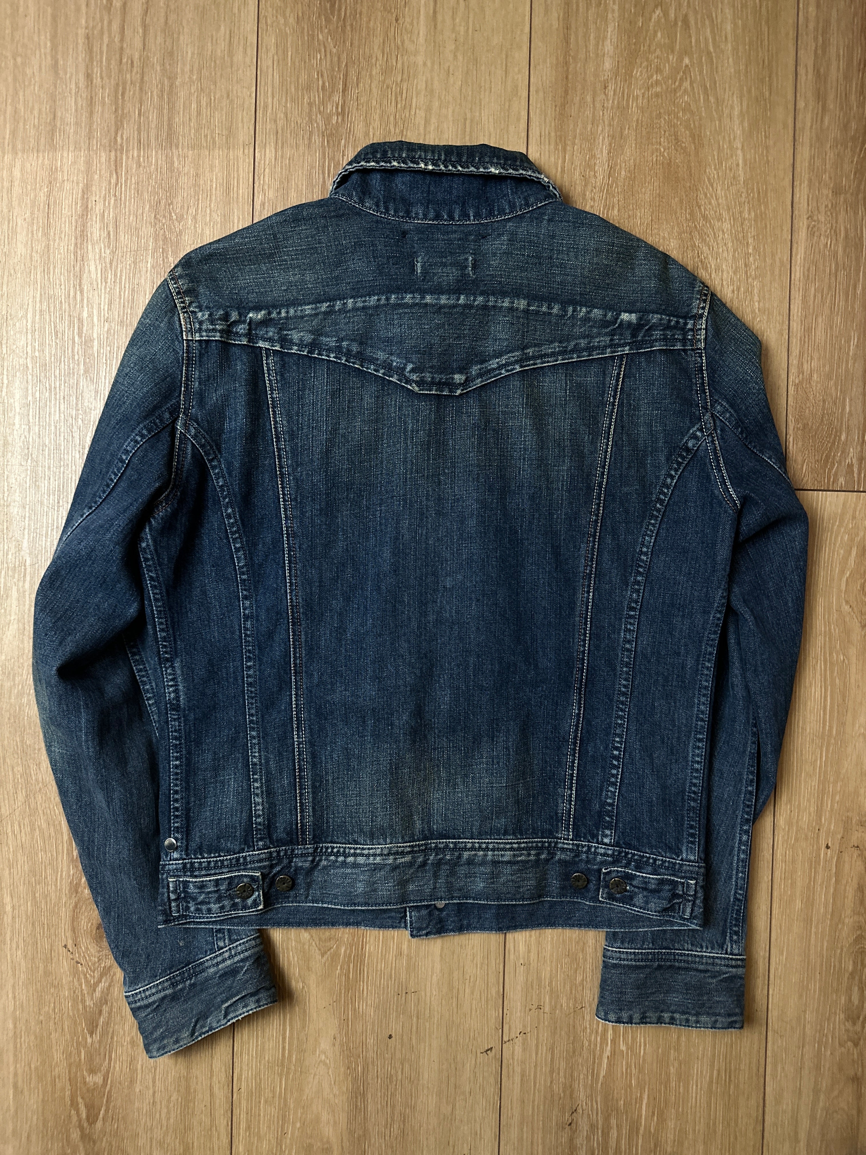 Produktbild von einer Vintage Diesel Denim Jacket von hinten