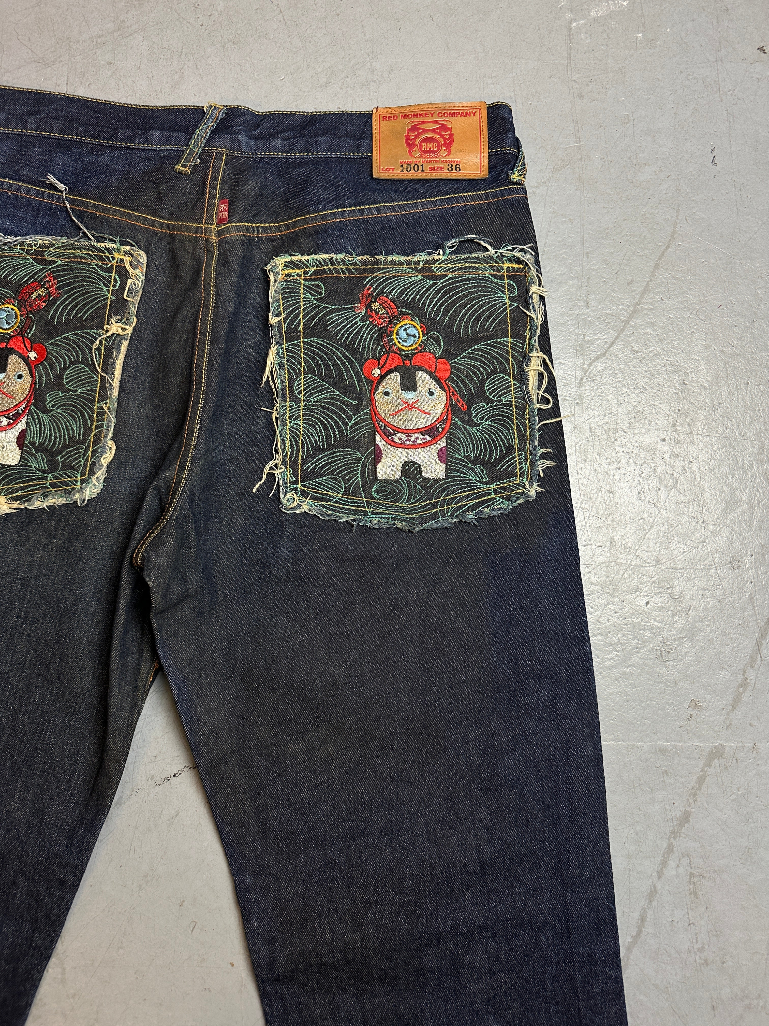 Detailbild von einer Vintage Red Monkey Company Straight Cut Denim von hinten