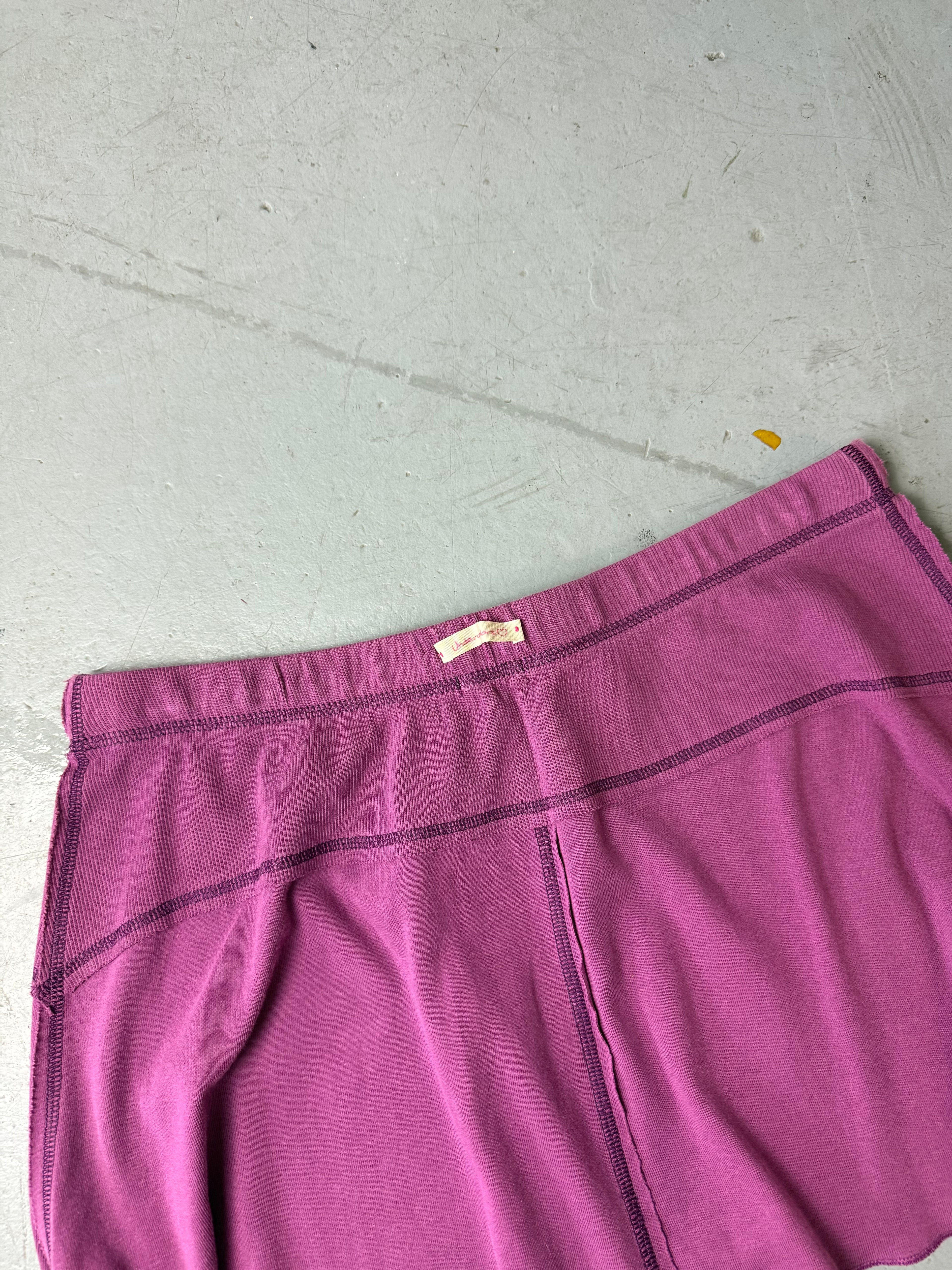 Vintage Benetton Purple Mini Skirt für Damen. Y2K Secondhand 2000s Fashion.