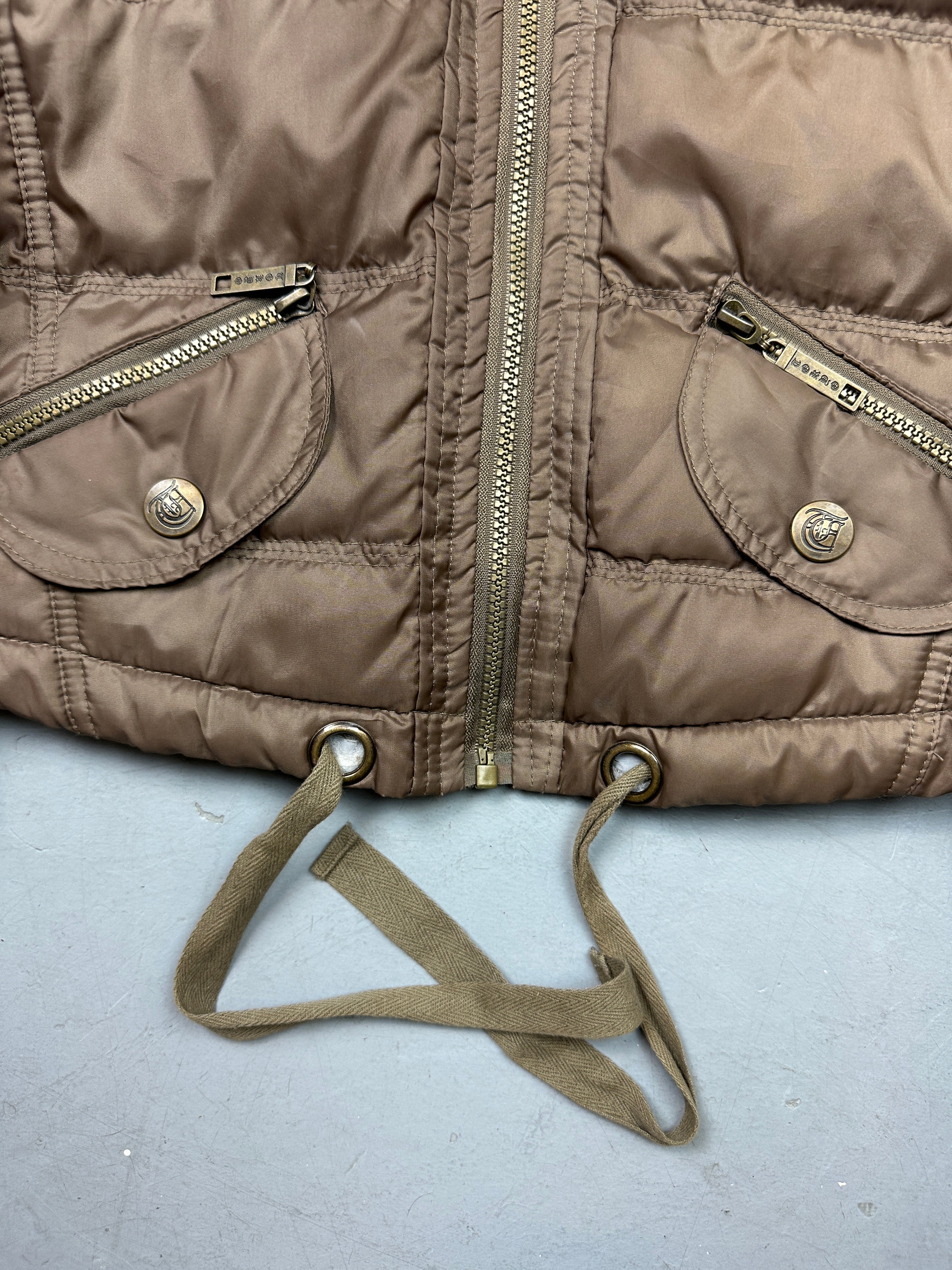 Vintage Brown Super Cropped Puffer Jacket für Damen. Y2K Second Hand 2000s Fashion