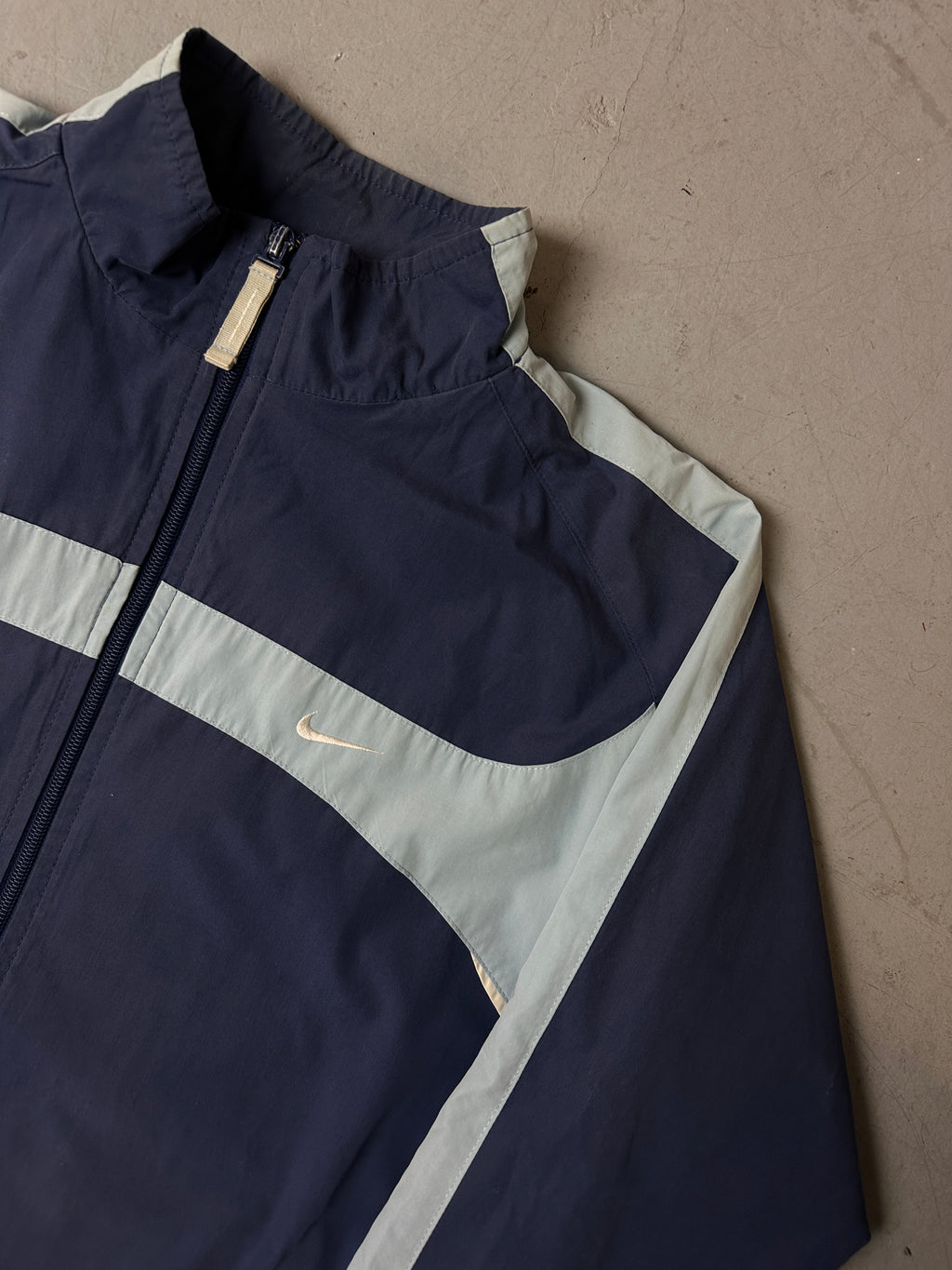 Detailliertes produktbild von Vintage Dark/Baby Blue Nike Track Jacket M/L von vorne