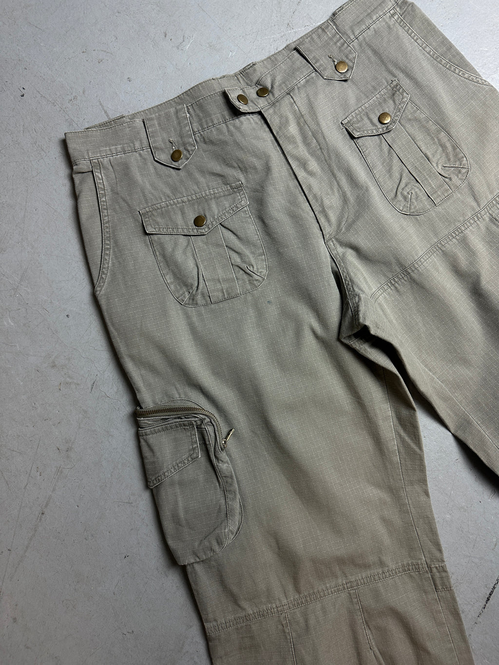 Detailbild von Vintage Khaki Cargo Pants L/XL von vorne 