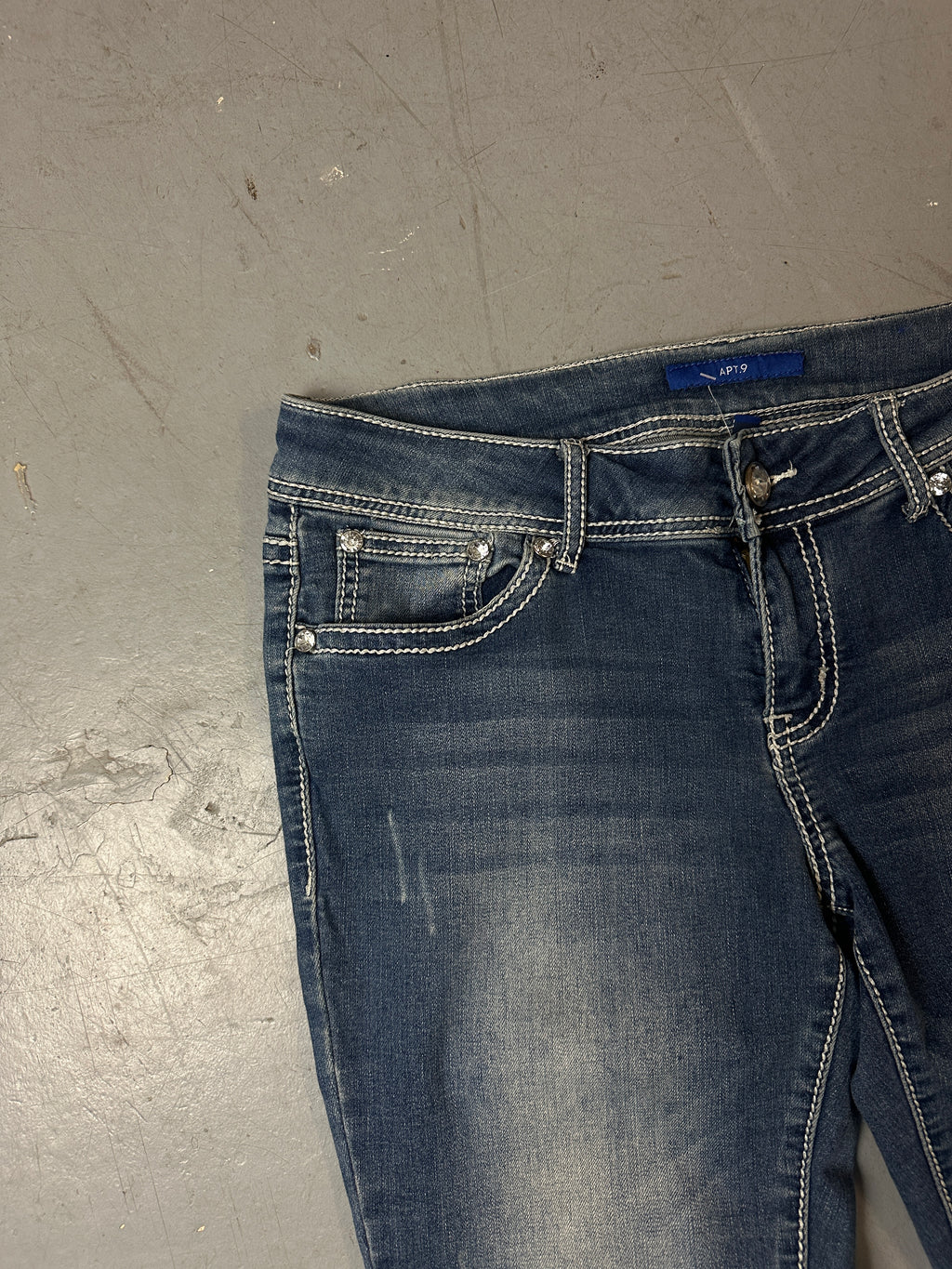 Detailbild von Vintage Stoned and Stitched Backpocket Denim von vorne