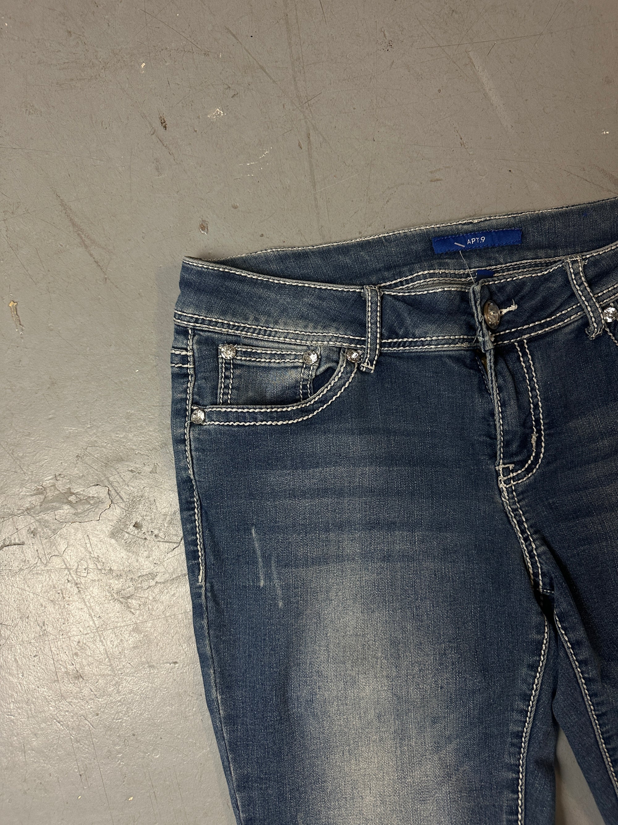 Detailbild von Vintage Stoned and Stitched Backpocket Denim von vorne