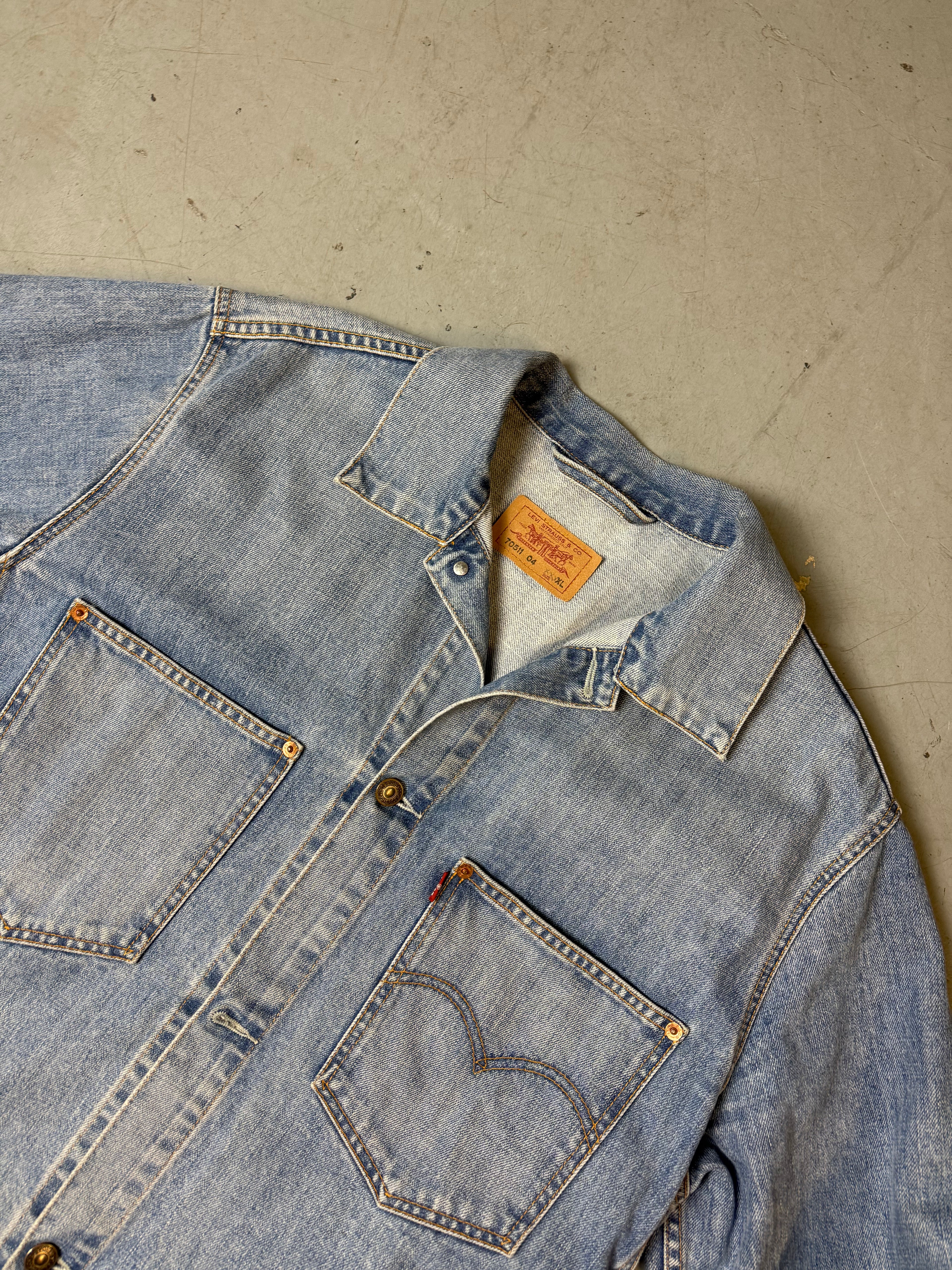 Detailbild von Vintage Levis Light Blue Denim Jacket von Vorne