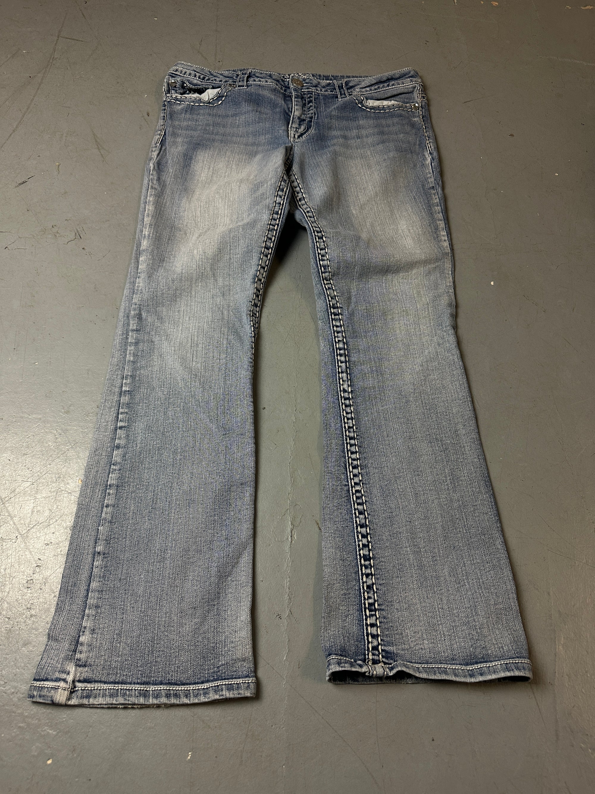 Produktbild von Vintage Glittery Backpocket Stitched Denim von vorne