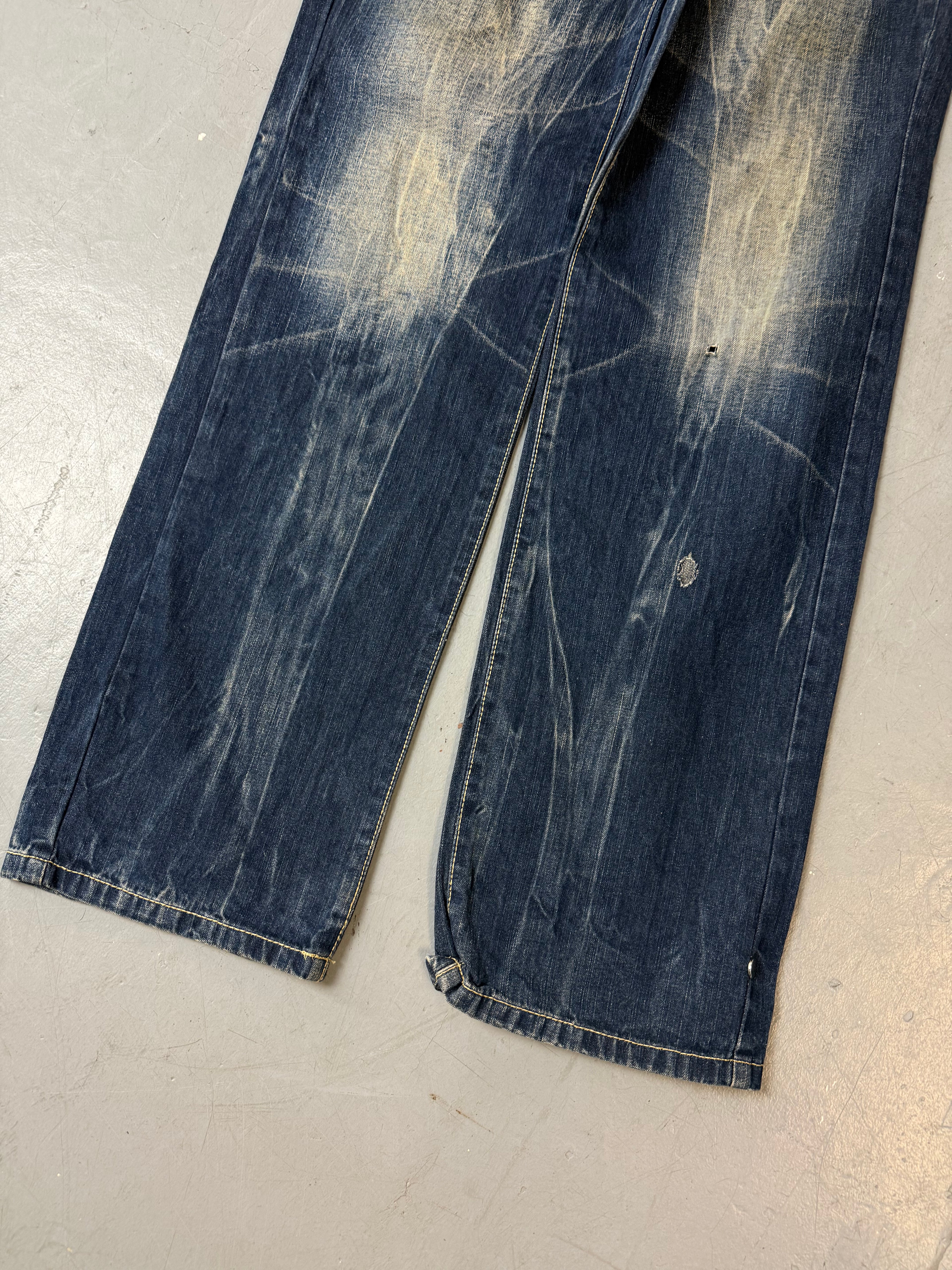 Detailliertes Produktbild von Vintage Big Group Japanese Printed Denim S von vorne