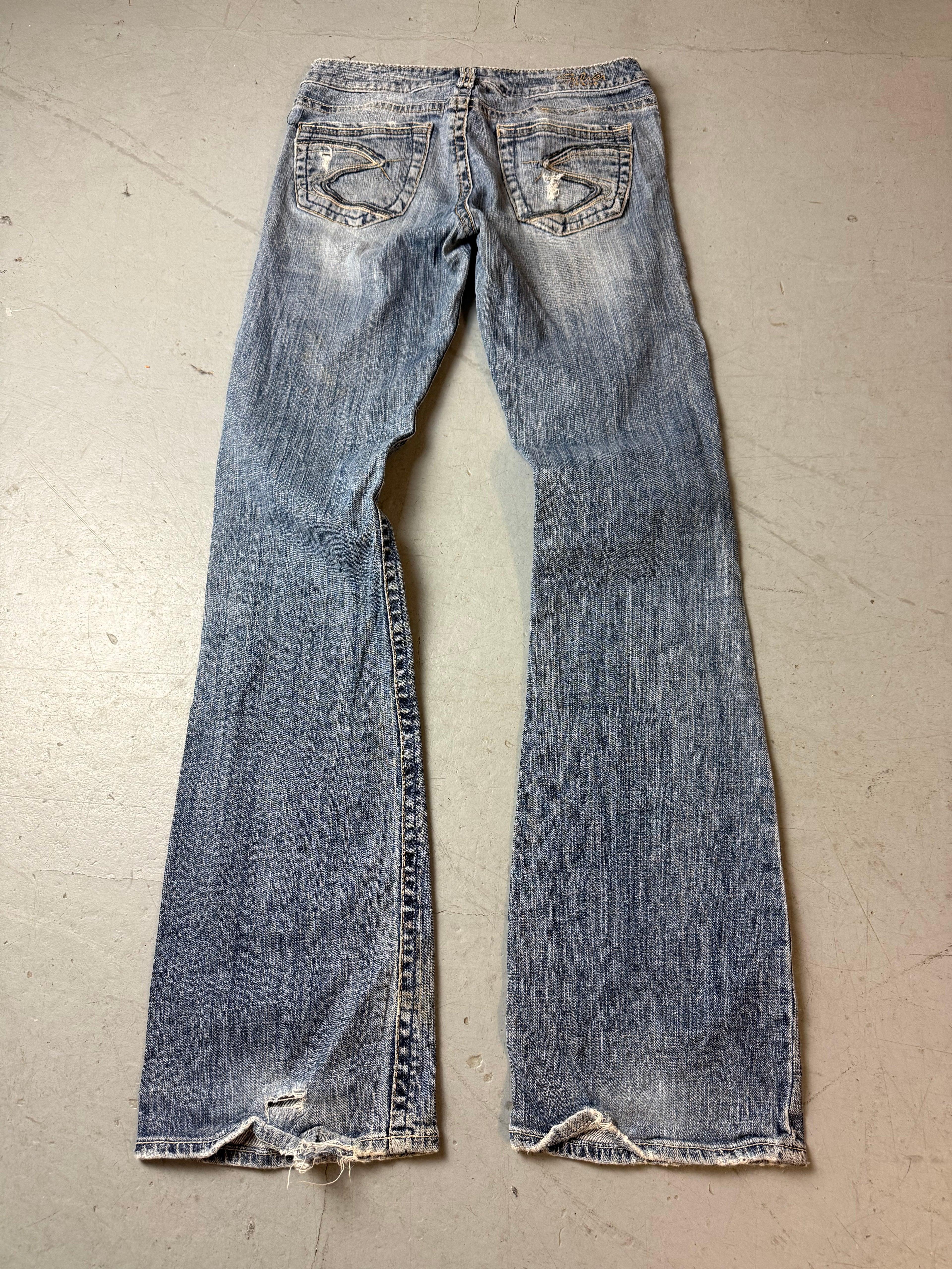 Vintage Silver Jeans Low Waist Bootcut Denim für Damen. Y2K Second Hand 2000s Fashion