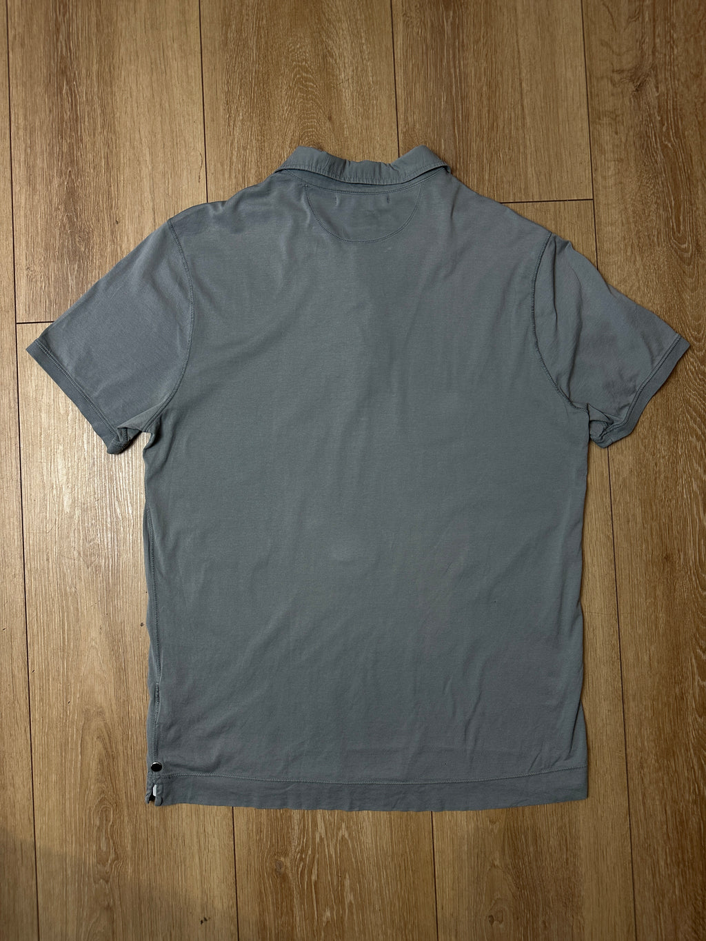 Produktbild von einem Vintage C.P. Company Grey Polo von hinten