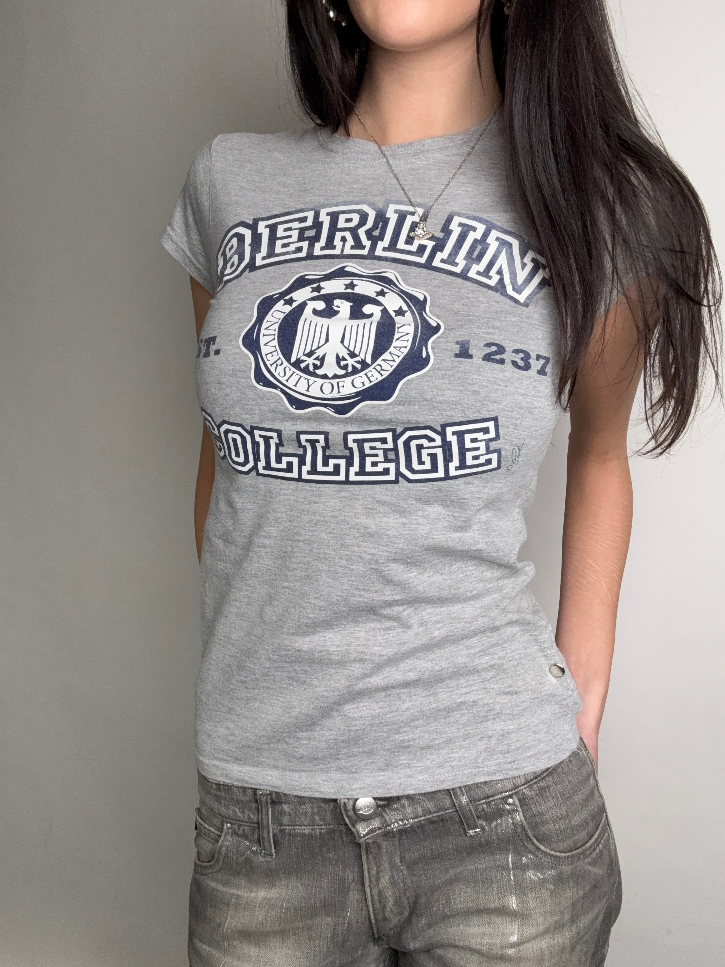 Tragebild von Vintage Berlin College T-Shirt S von vorne 