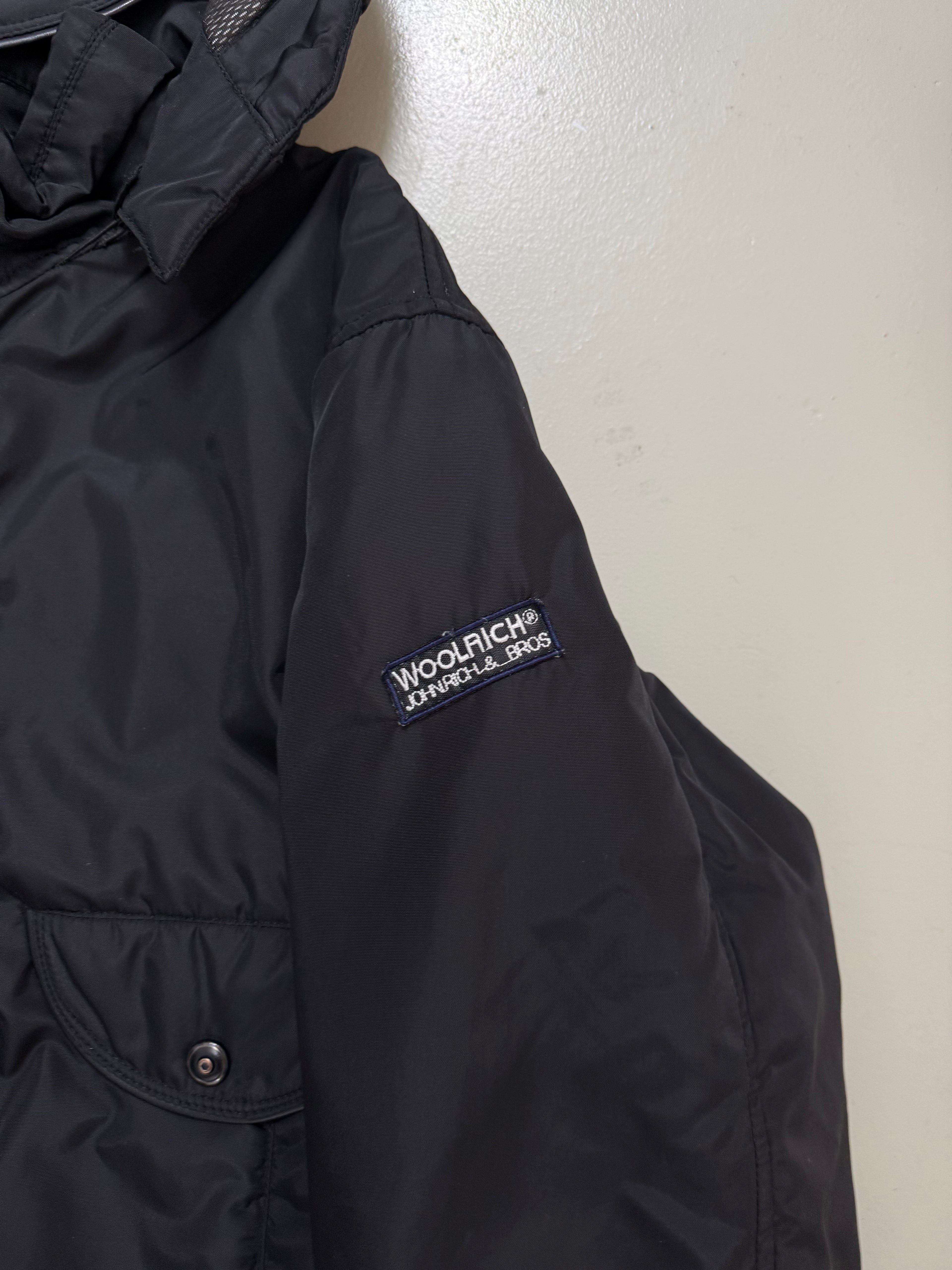 Vintage Woolrich Black Puffer Jacket. Y2K Second Hand 2000s Fashion
