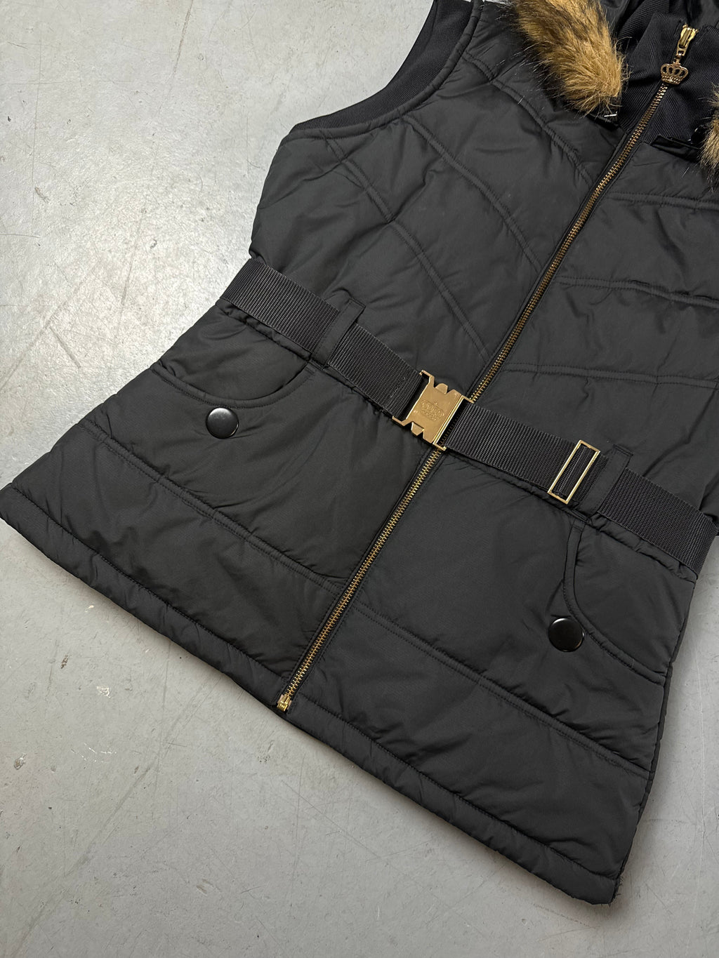 Detailliertes Produktbild von Vintage Black Fur Puffer Vest S/M von vorne