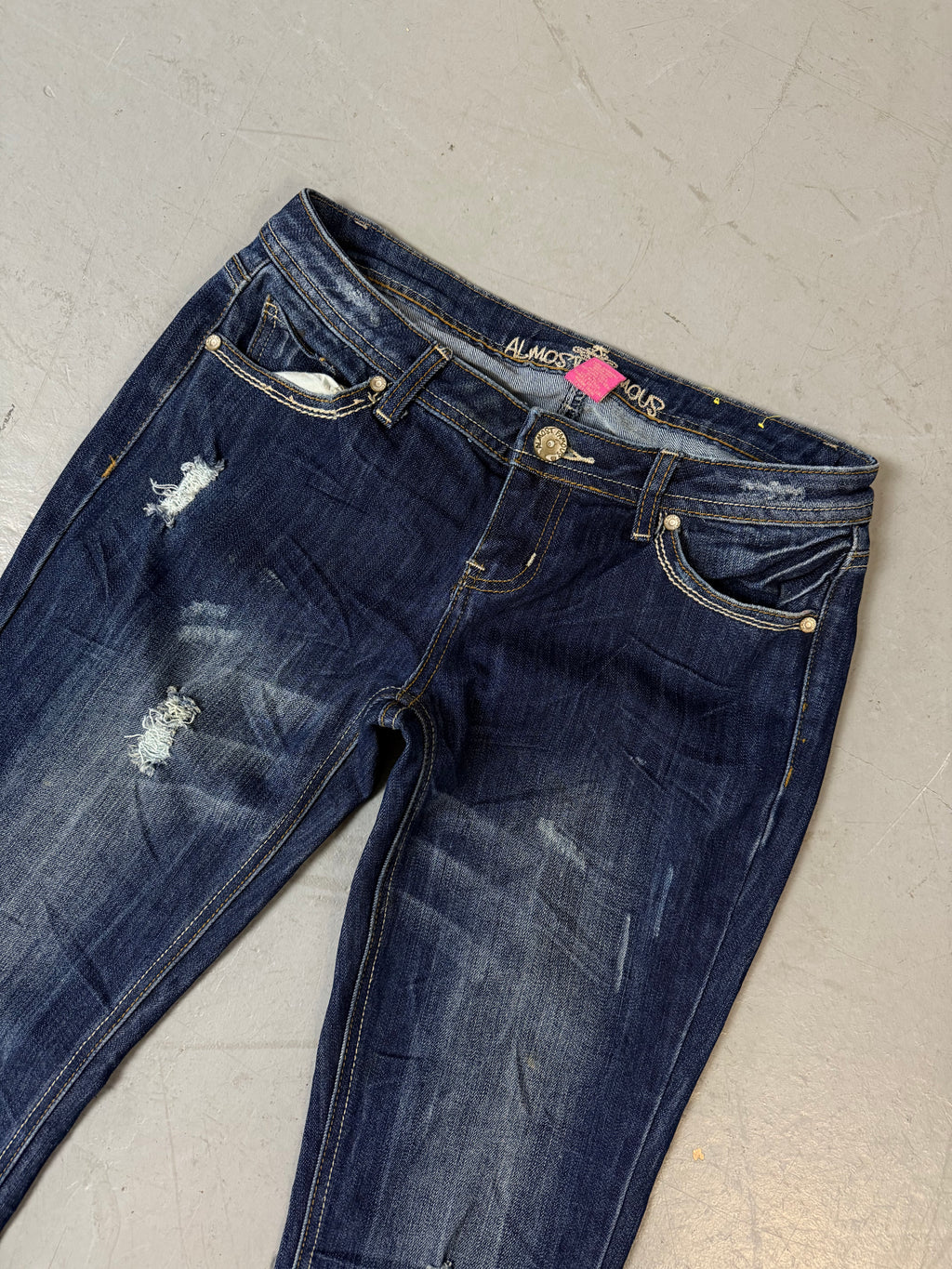 Eine dunkelblaue low waist denim bootcut von almost famous in S