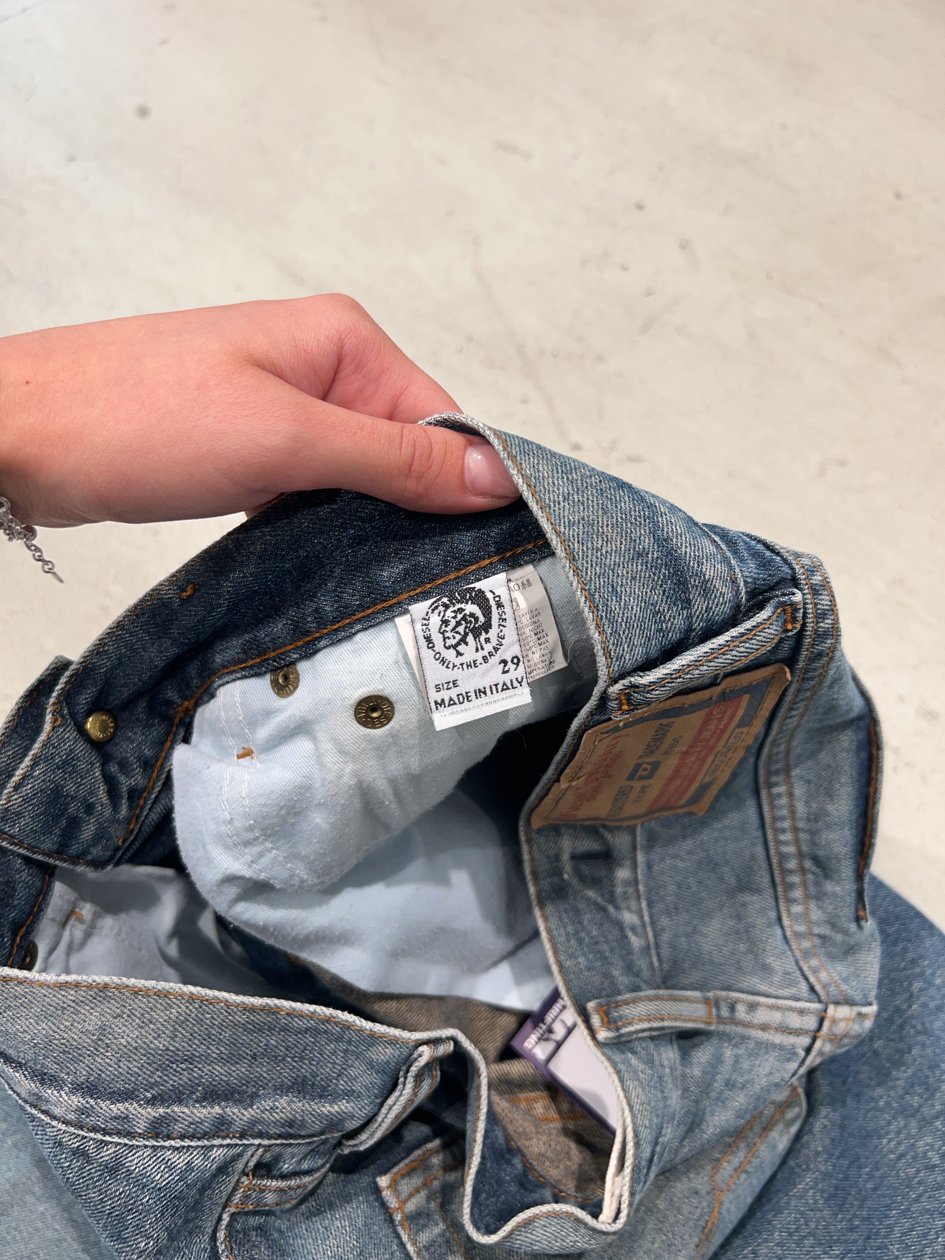 Vintage Diesel Straight Leg Jeans für Herren. Y2K Second Hand 2000s Fashion.