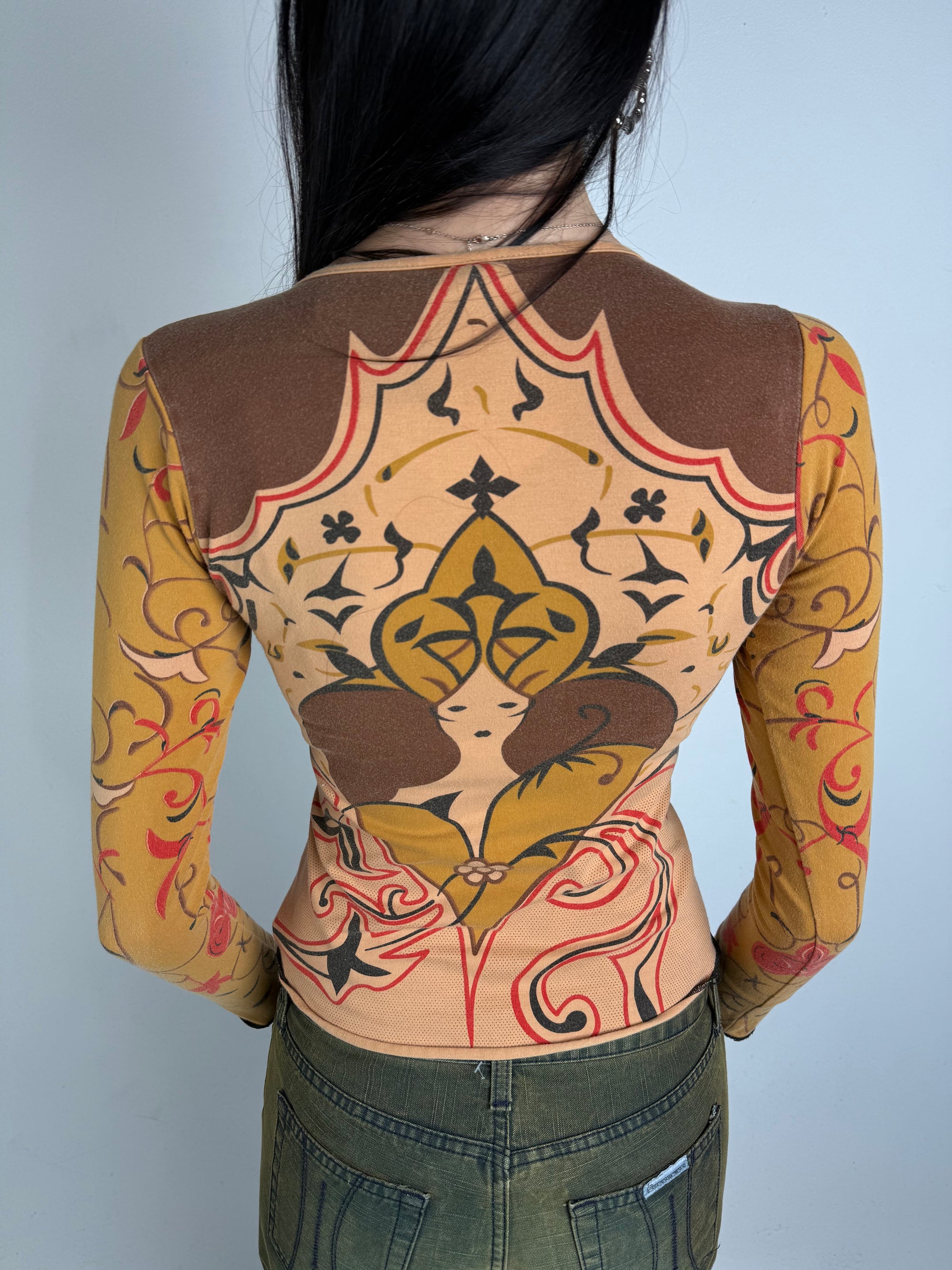 Tragebild von Vintage Orange Printed Longsleeve von hinten