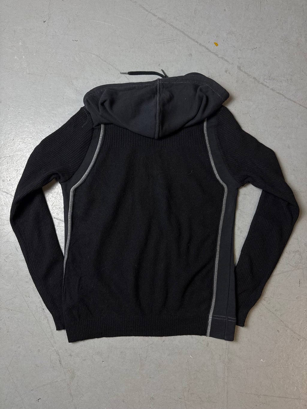 Vintage Sisley Black Hooded Longsleeve M/L