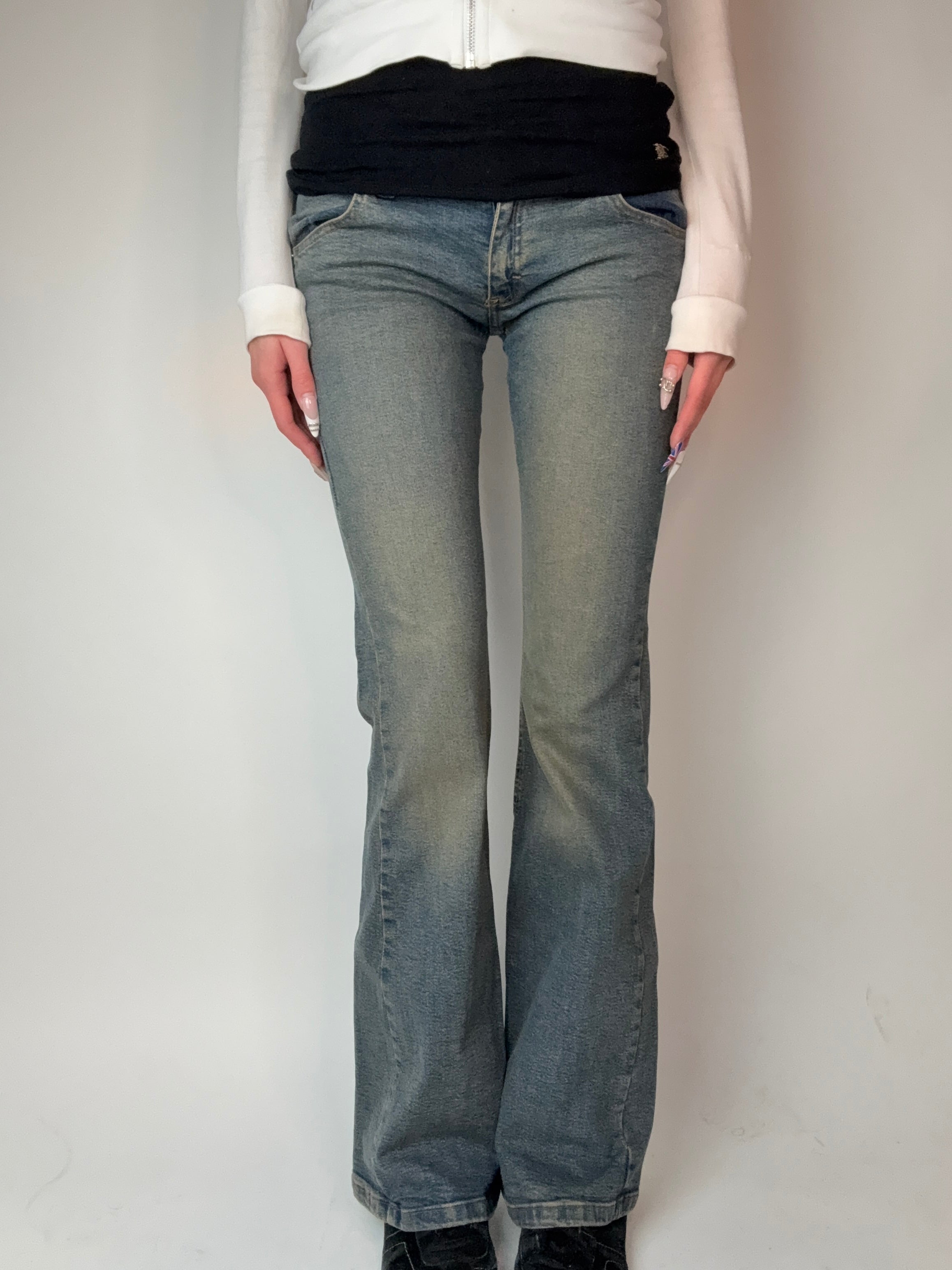Vintage Boosley Flared Low Waist Jeans für Damen. Y2K Second Hand 2000s Fashion