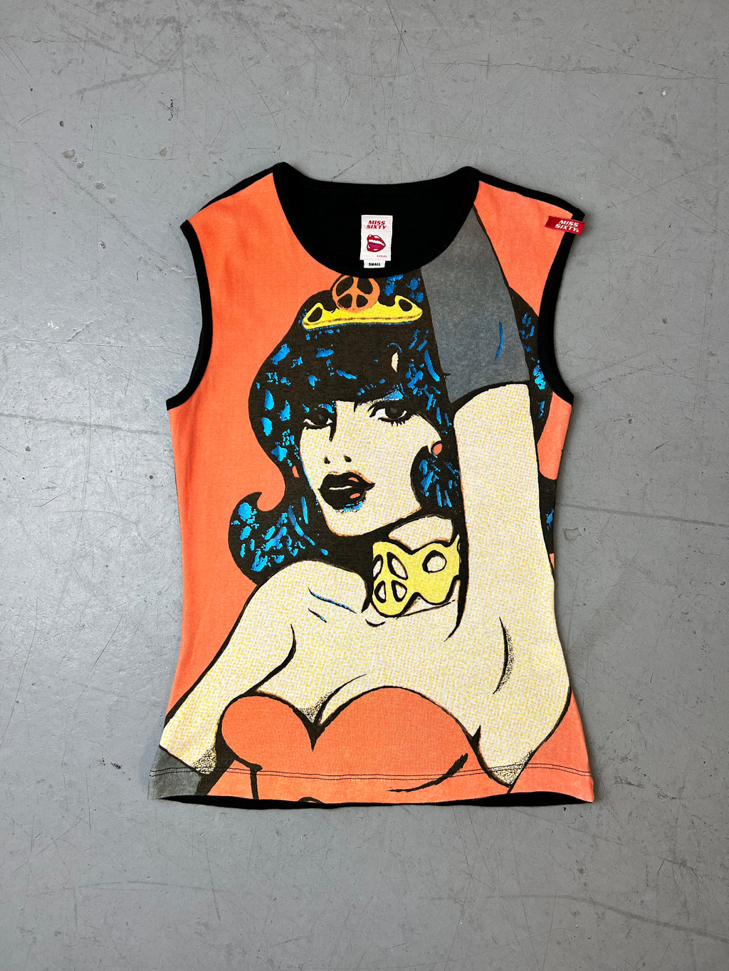 Vintage Miss Sixty Pop Art Printed Tank Top für Damen. Y2K Second Hand 2000s Fashion