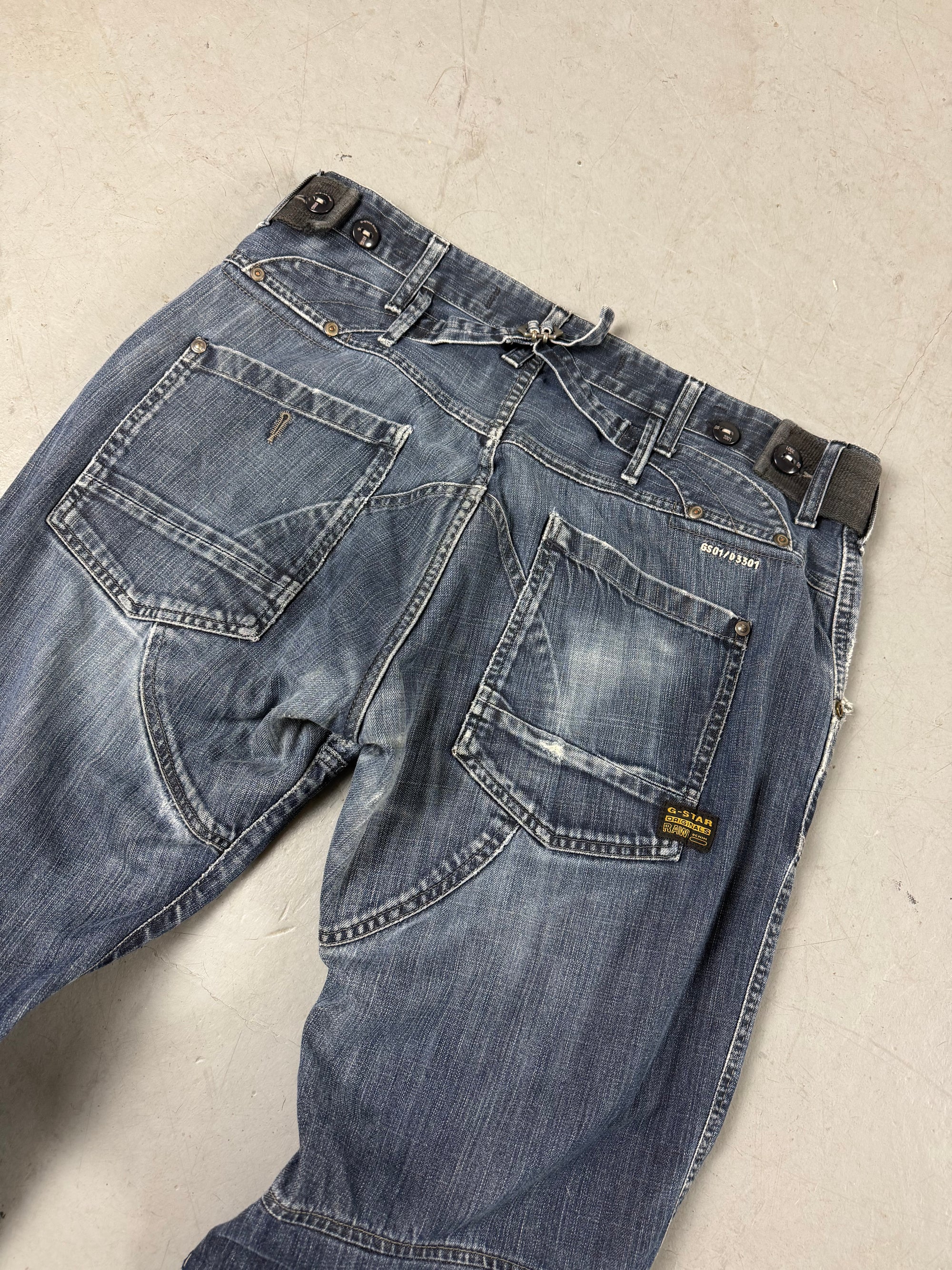 Detailbild von einer Vintage G-Star Raw Blue Jeans von Hosentaschen hinten