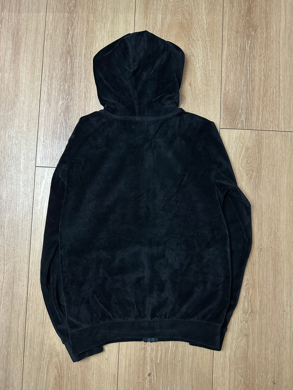 Eine schwarze zip Jacke von Puma in velour in M/L 