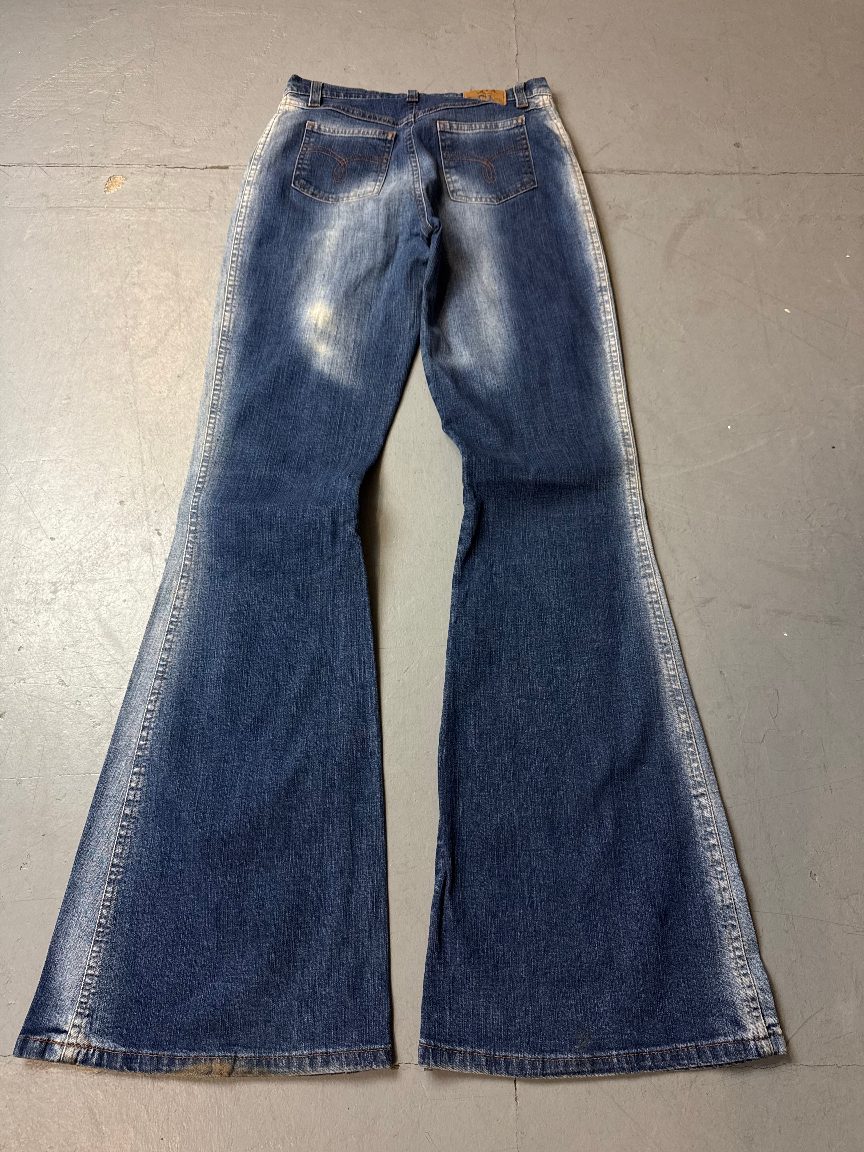Vintage Onyx Flared Low Waist Jeans für Damen. Y2K Second Hand 2000s Fashion