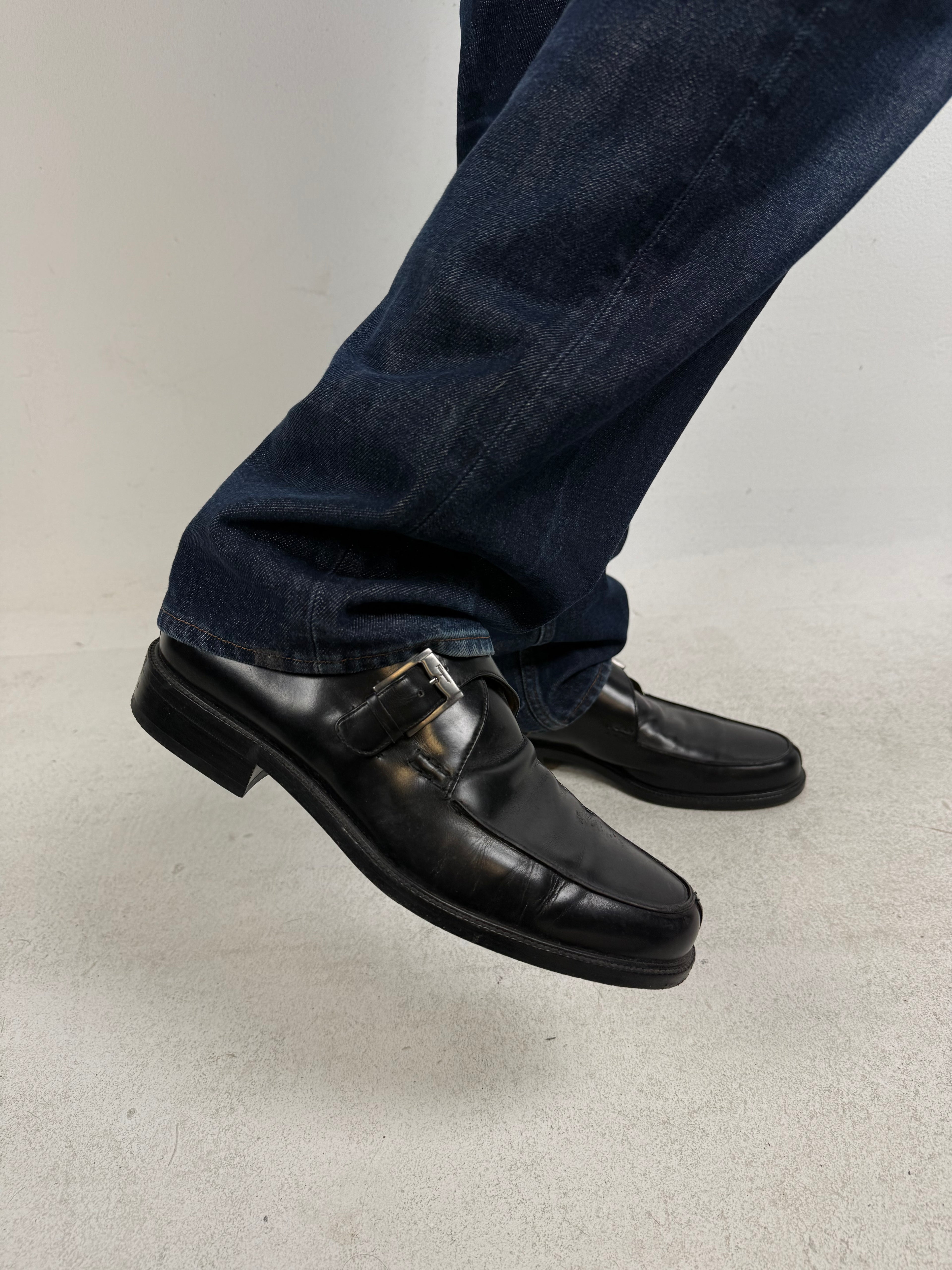 Tragebild von Vintage Salvatore Ferragamo Black Oxford Shoes 41 von der Seite